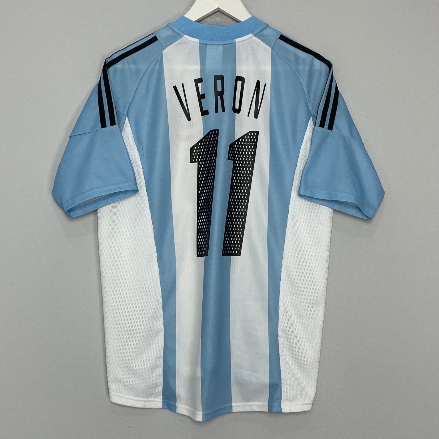 Shop 2002/04 ARGENTINA VERON #11 HOME SHIRT (M) ADIDAS, classic football shirts, vintage football shirts & retro soccer jerseys at Cult Kits