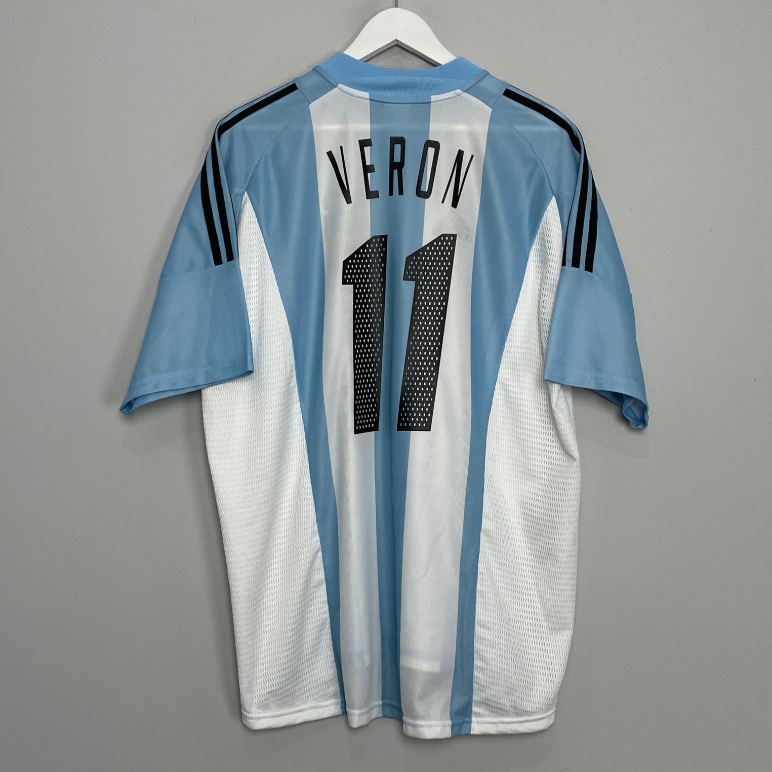 Shop 2002/04 ARGENTINA VERON #11 HOME SHIRT (XL) ADIDAS, classic football shirts, vintage football shirts & retro soccer jerseys at Cult Kits