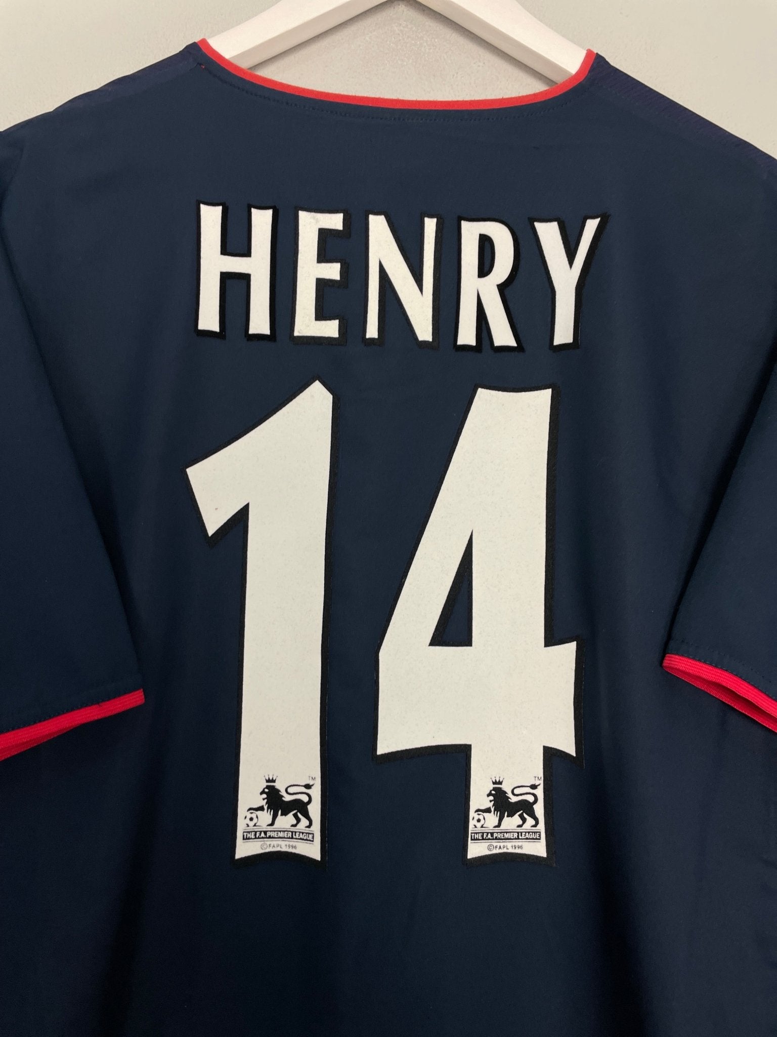 Shop 2002/04 ARSENAL HENRY #14 AWAY SHIRT (L) NIKE, classic football shirts, vintage football shirts & retro soccer jerseys at Cult Kits