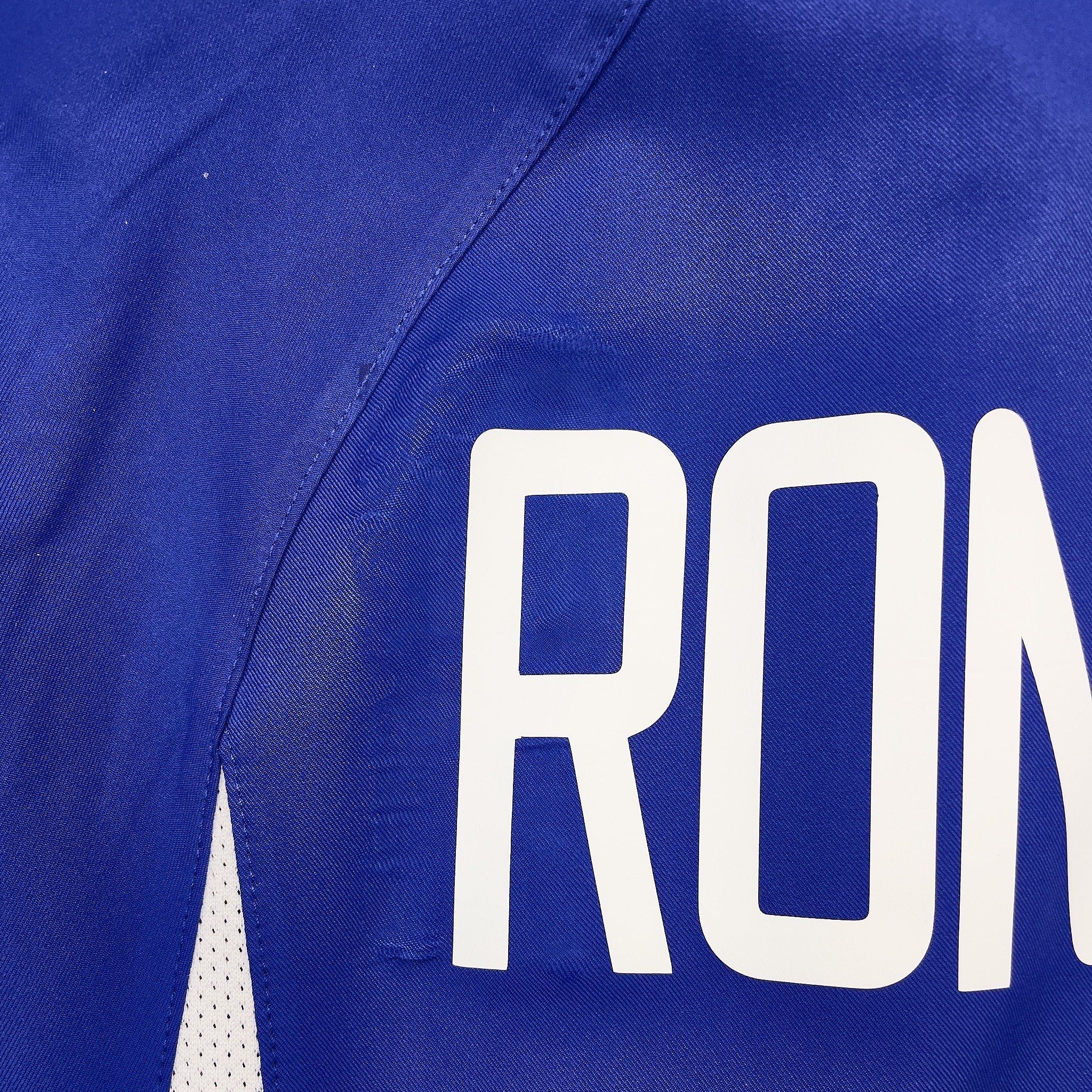 Buy 2002/04 Brazil Ronaldinho 11 Away Shirt (M) Nike ~ Free worldwide shipping ~ Authentic Vintage Football Shirts from Cult Kits