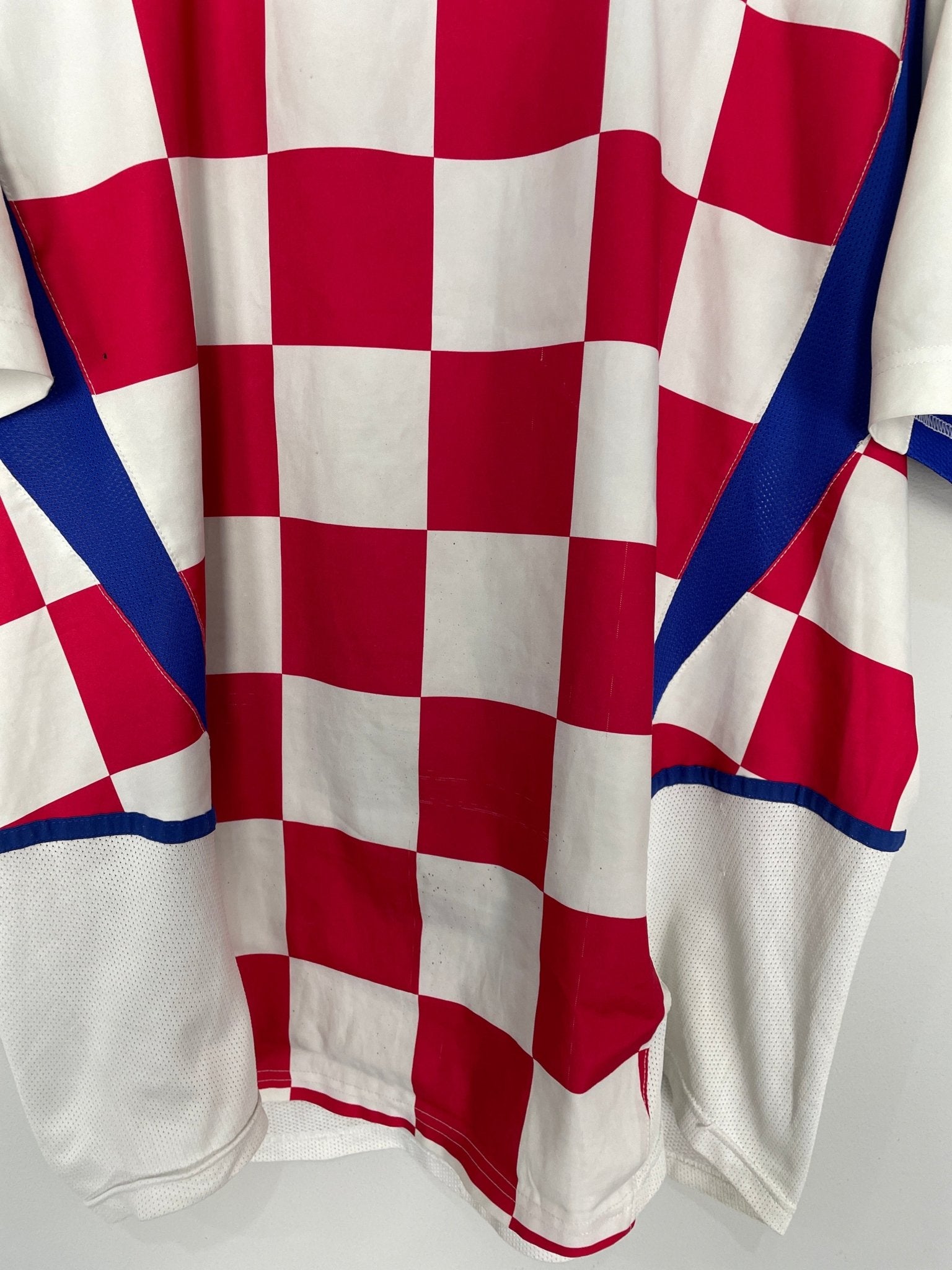 Shop 2002/04 CROATIA HOME SHIRT (XL) NIKE, classic football shirts, vintage football shirts & retro soccer jerseys at Cult Kits