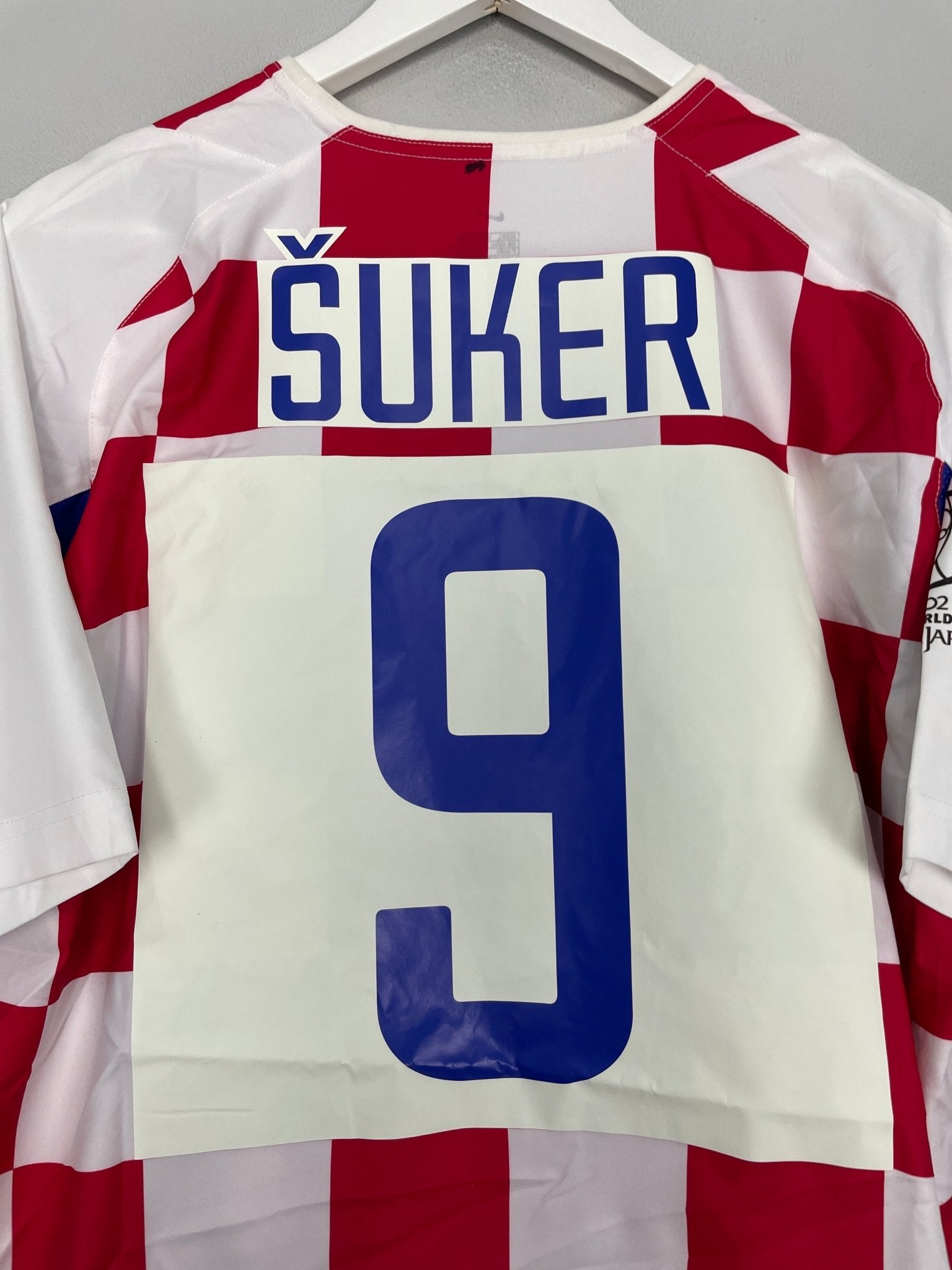 Shop 2002/04 CROATIA SUKER #9 HOME SHIRT (L) NIKE, classic football shirts, vintage football shirts & retro soccer jerseys at Cult Kits