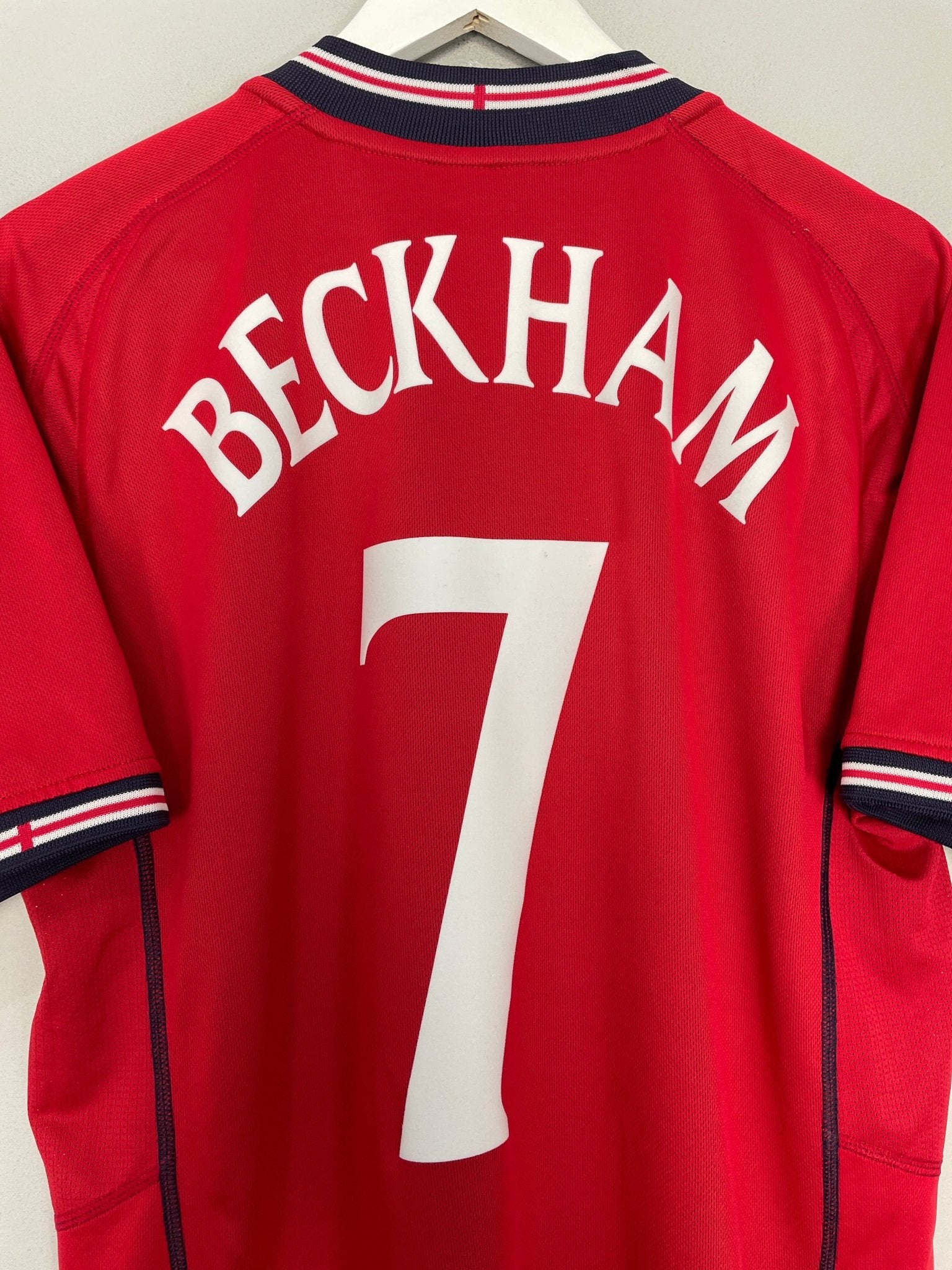 Shop 2002/04 ENGLAND BECKHAM #7 AWAY SHIRT (M) UMBRO, classic football shirts, vintage football shirts & retro soccer jerseys at Cult Kits