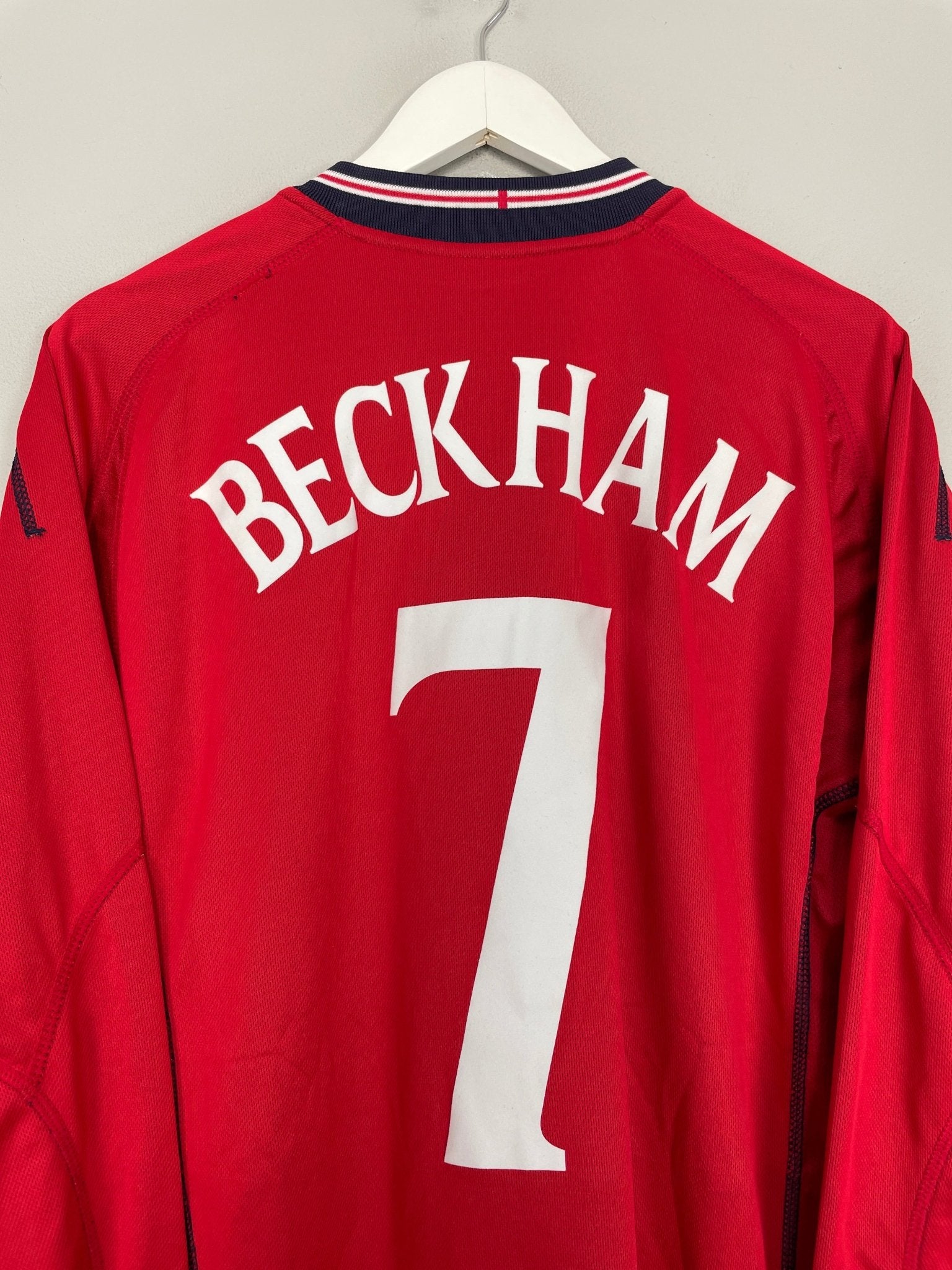 Shop 2002/04 ENGLAND BECKHAM #7 L/S AWAY SHIRT (M) UMBRO, classic football shirts, vintage football shirts & retro soccer jerseys at Cult Kits