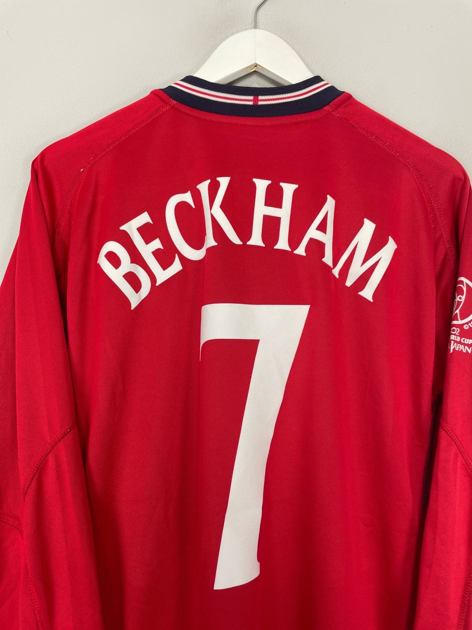 Shop 2002/04 ENGLAND BECKHAM #7 L/S AWAY SHIRT (M) UMBRO, classic football shirts, vintage football shirts & retro soccer jerseys at Cult Kits