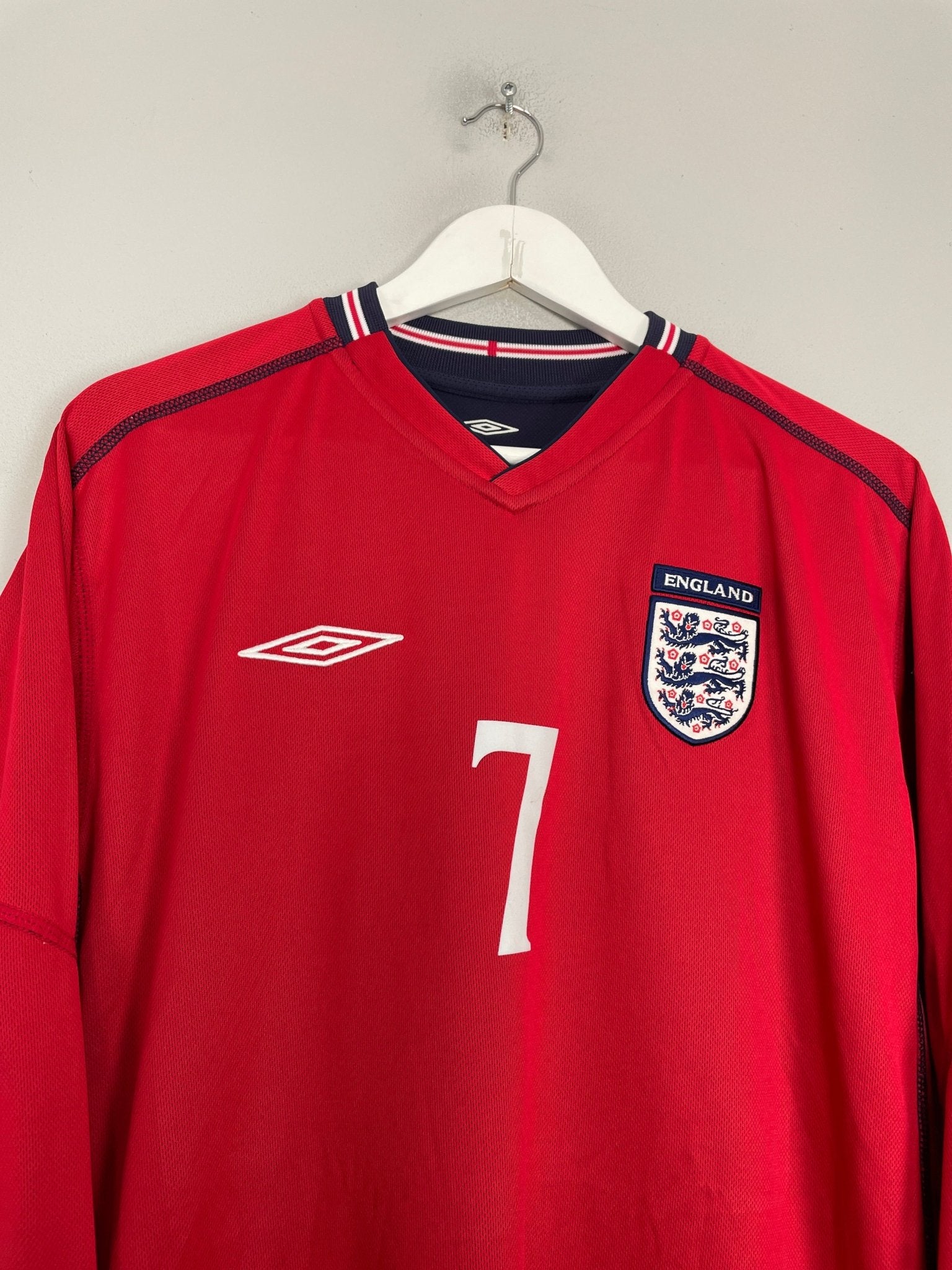 Shop 2002/04 ENGLAND BECKHAM #7 L/S AWAY SHIRT (M) UMBRO, classic football shirts, vintage football shirts & retro soccer jerseys at Cult Kits