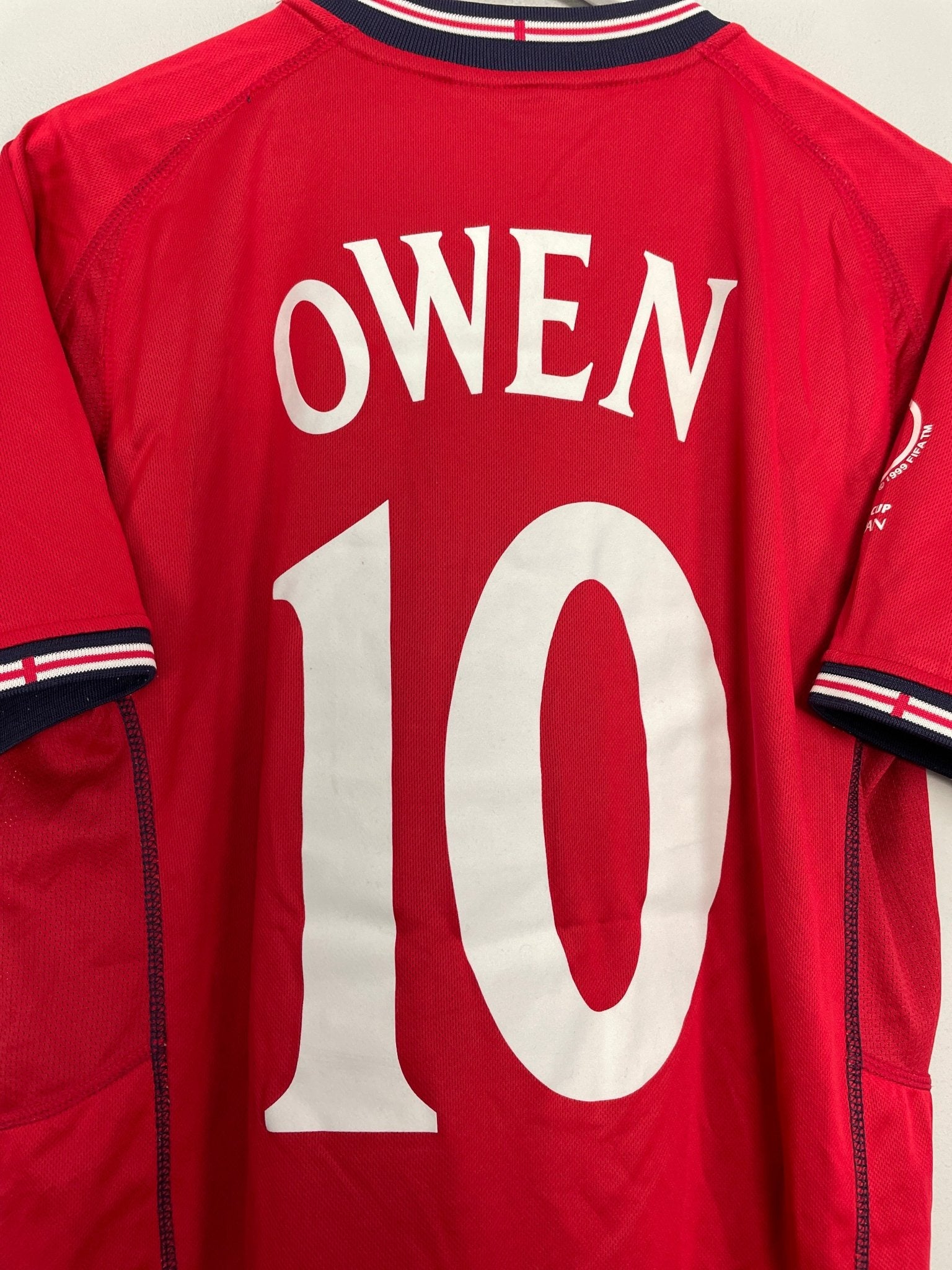 Shop 2002/04 ENGLAND OWEN #10 AWAY SHIRT (L) UMBRO, classic football shirts, vintage football shirts & retro soccer jerseys at Cult Kits