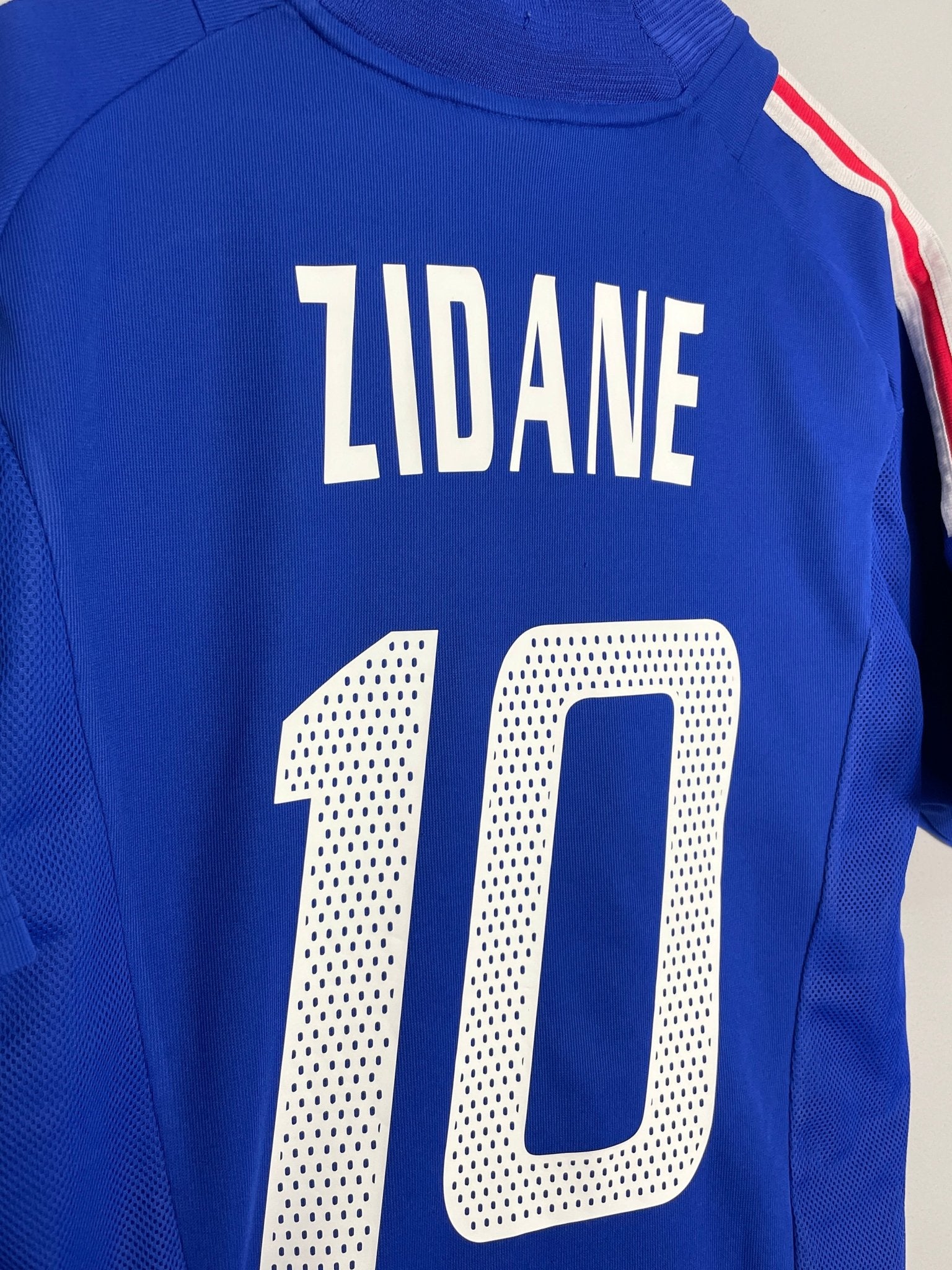 Shop 2002/04 FRANCE ZIDANE #10 HOME SHIRT (L) ADIDAS, classic football shirts, vintage football shirts & retro soccer jerseys at Cult Kits