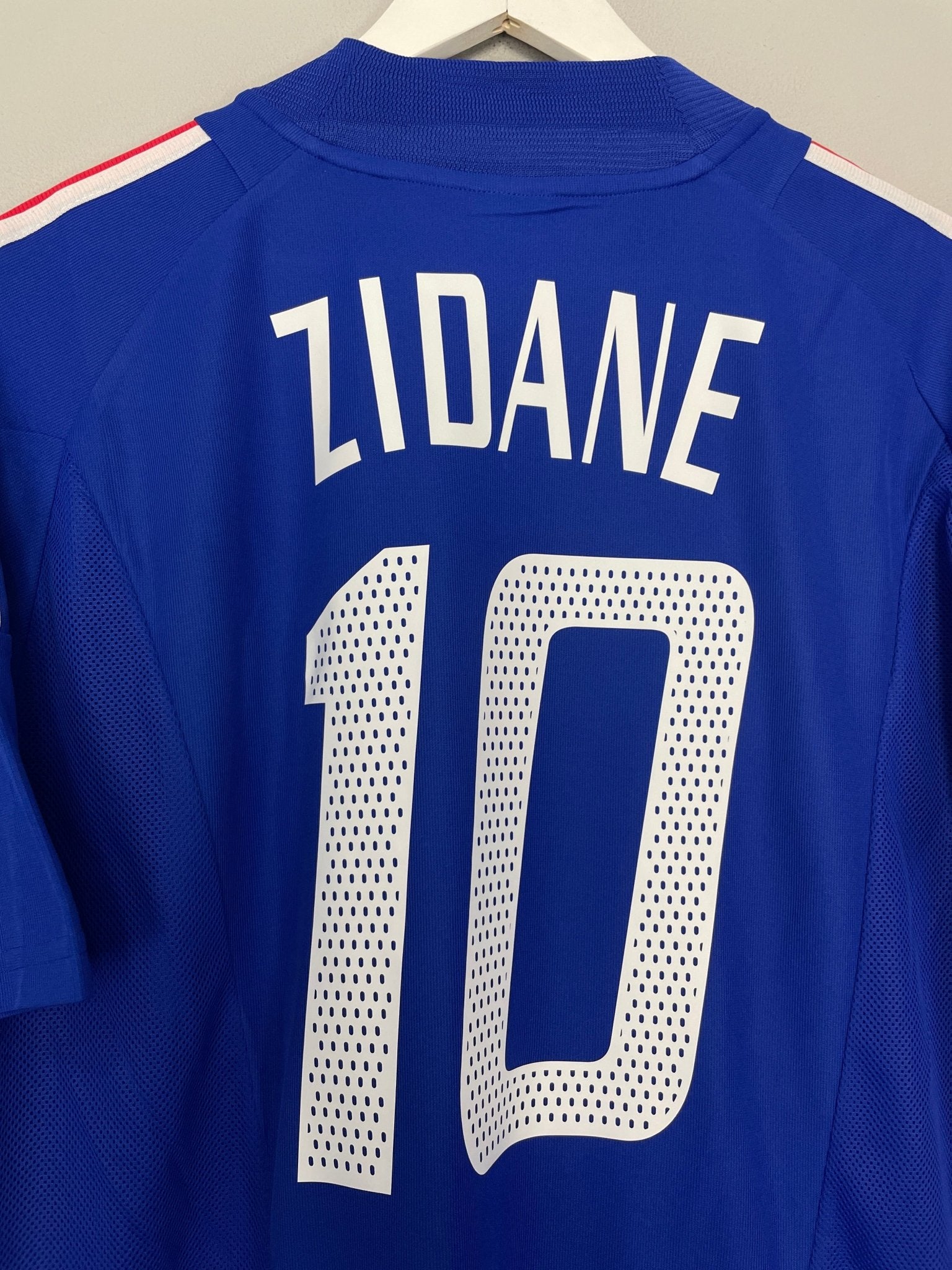 Shop 2002/04 FRANCE ZIDANE #10 HOME SHIRT (XL) ADIDAS, classic football shirts, vintage football shirts & retro soccer jerseys at Cult Kits