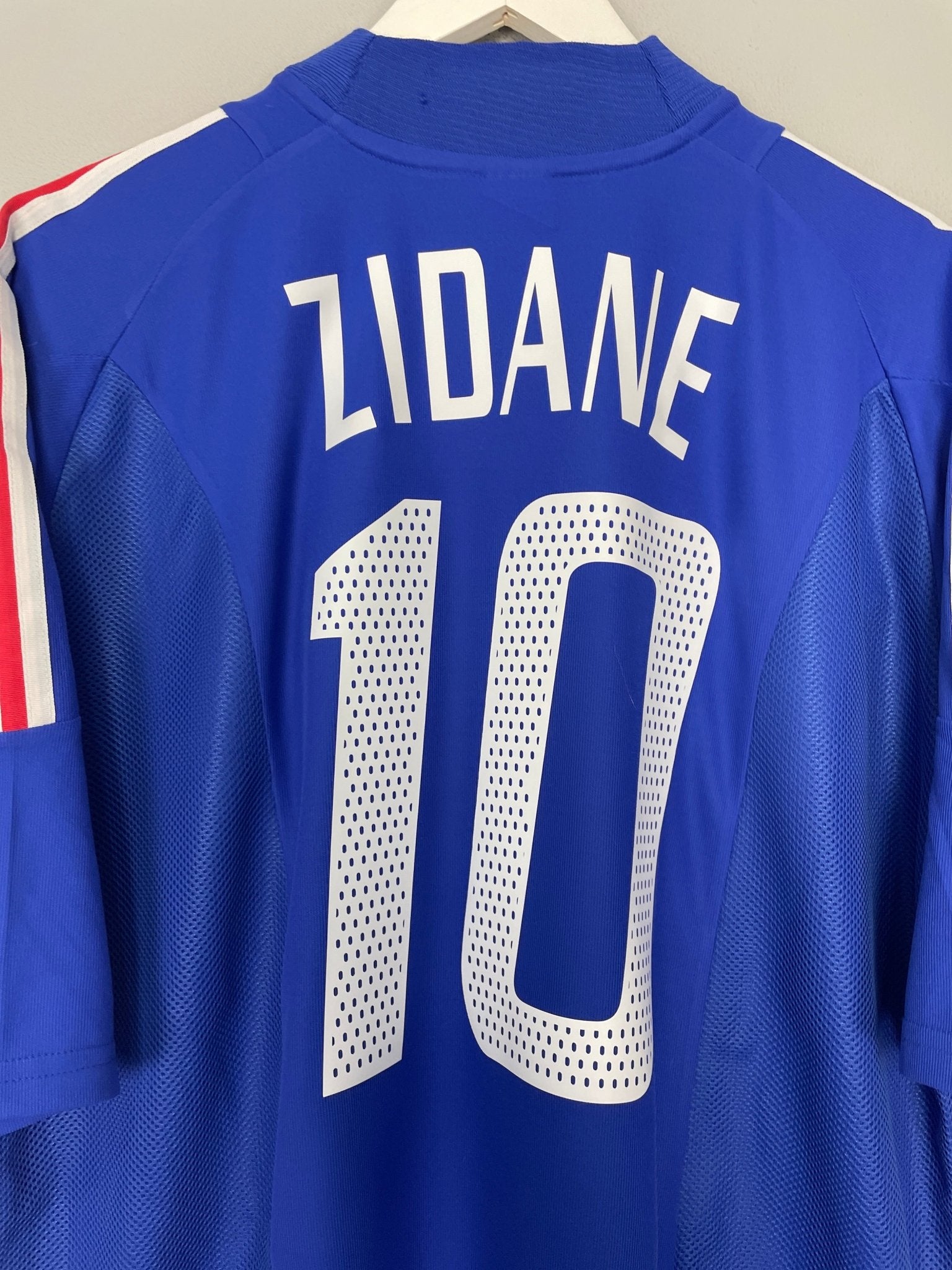 Shop 2002/04 FRANCE ZIDANE #10 HOME SHIRT (XXL) ADIDAS, classic football shirts, vintage football shirts & retro soccer jerseys at Cult Kits