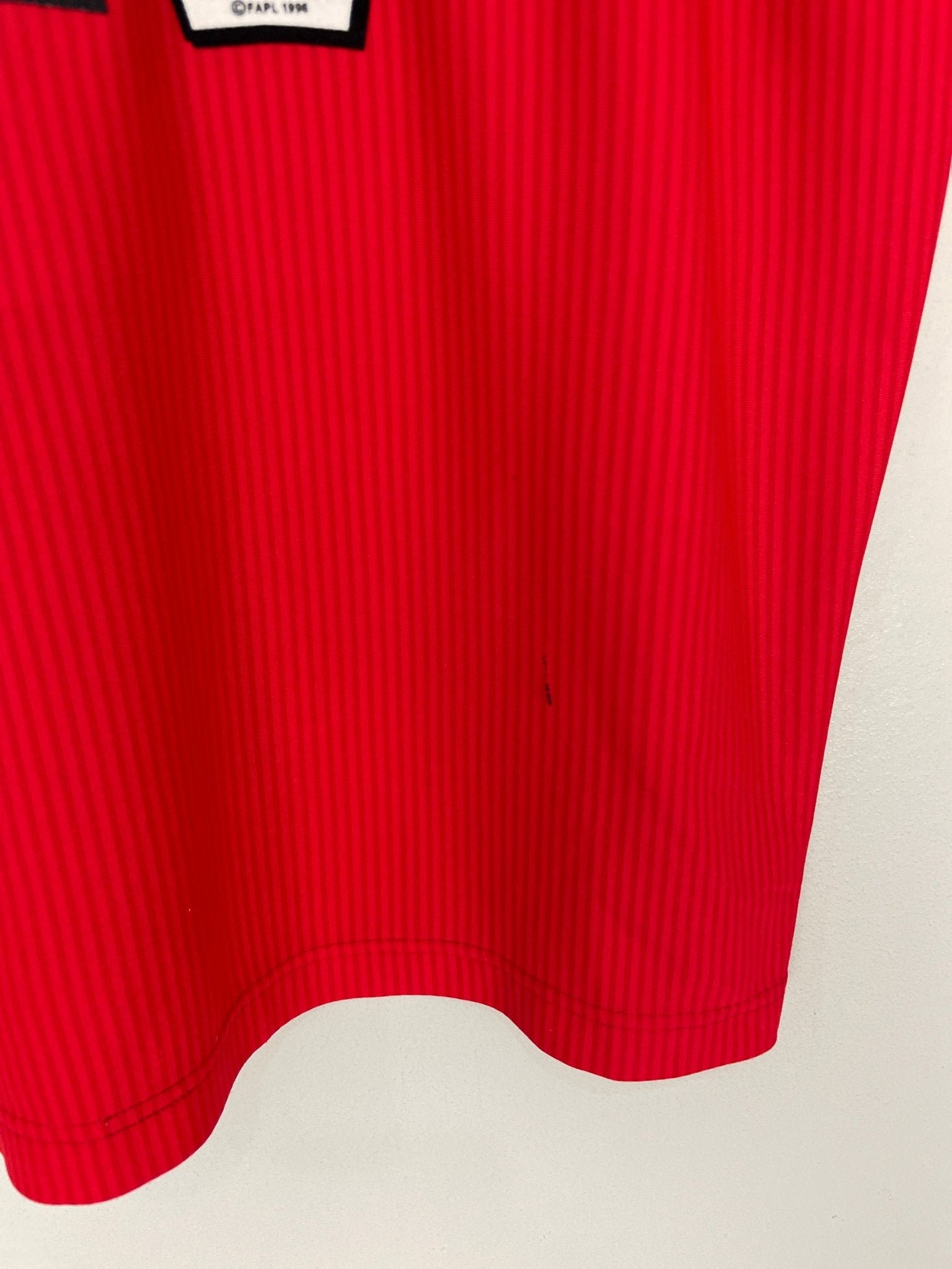 Shop 2002/04 LIVERPOOL GERRARD #17 HOME SHIRT (M) REEBOK, classic football shirts, vintage football shirts & retro soccer jerseys at Cult Kits