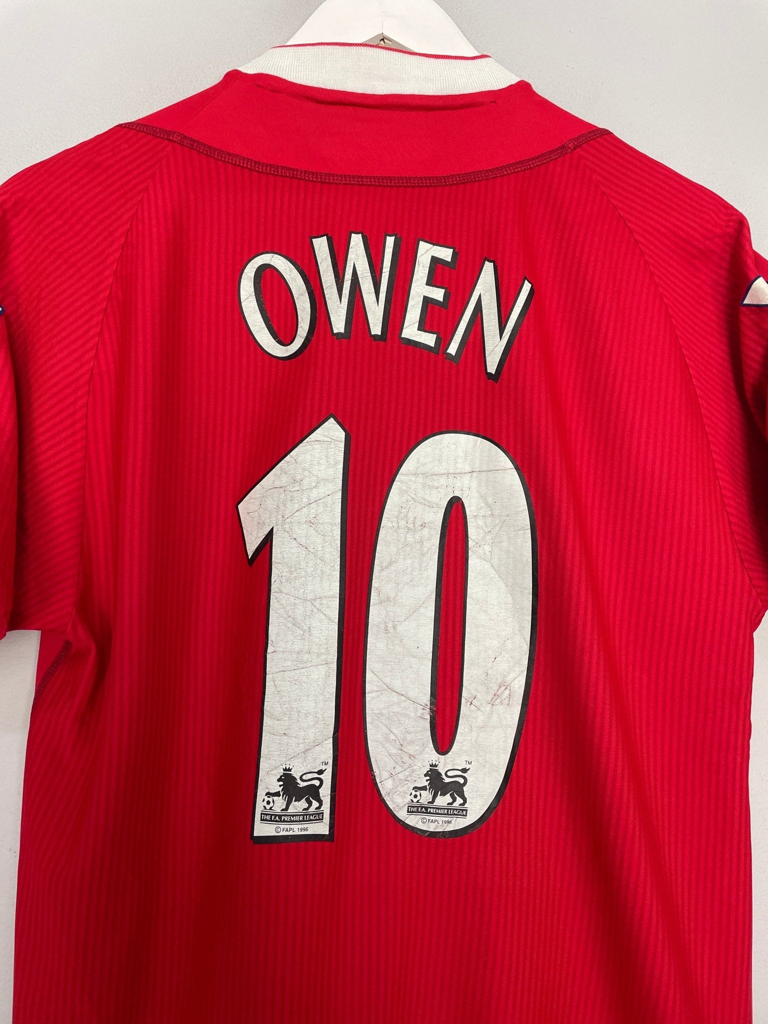 Shop 2002/04 LIVERPOOL OWEN #10 HOME SHIRT (S) REEBOK, classic football shirts, vintage football shirts & retro soccer jerseys at Cult Kits