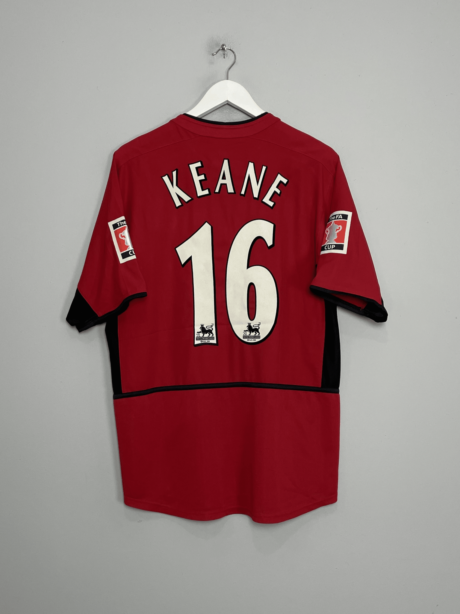Shop 2002/04 MANCHESTER UNITED KEANE #16 FA CUP HOME SHIRT (M) NIKE, classic football shirts, vintage football shirts & retro soccer jerseys at Cult Kits
