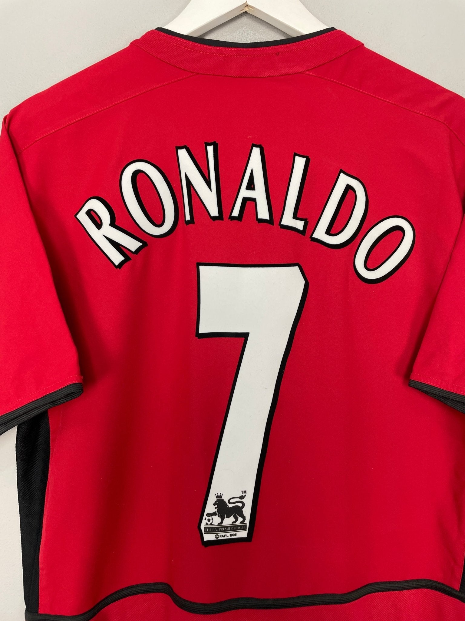 Shop 2002/04 MANCHESTER UNITED RONALDO #7 HOME SHIRT (M) NIKE, classic football shirts, vintage football shirts & retro soccer jerseys at Cult Kits