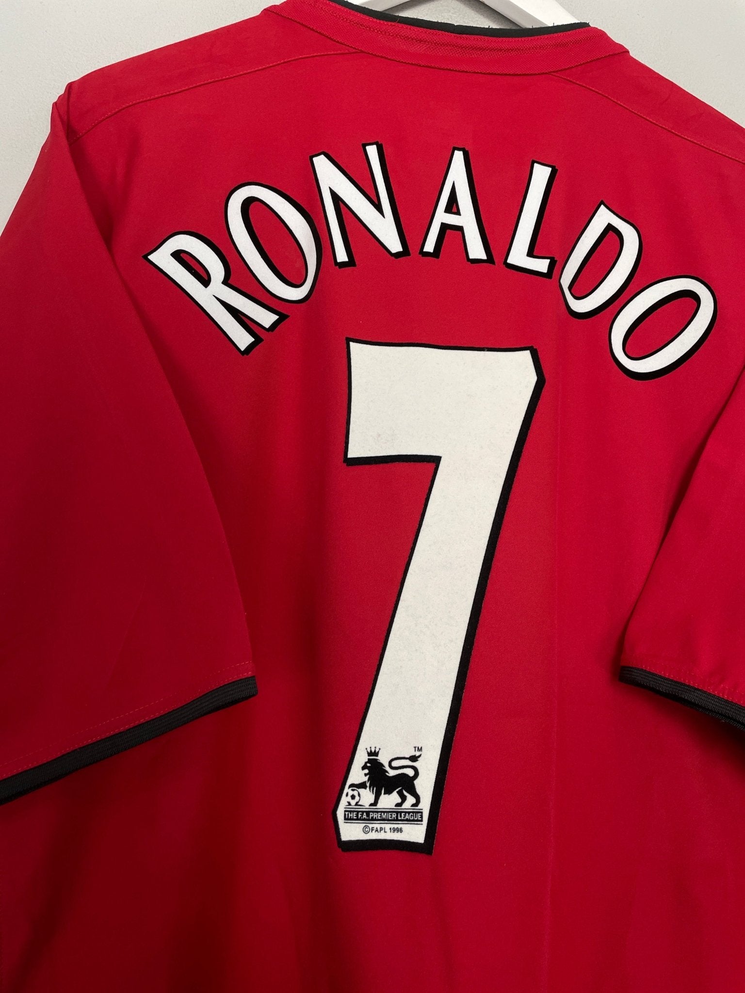 Shop 2002/04 MANCHESTER UNITED RONALDO #7 HOME SHIRT (XL) NIKE, classic football shirts, vintage football shirts & retro soccer jerseys at Cult Kits