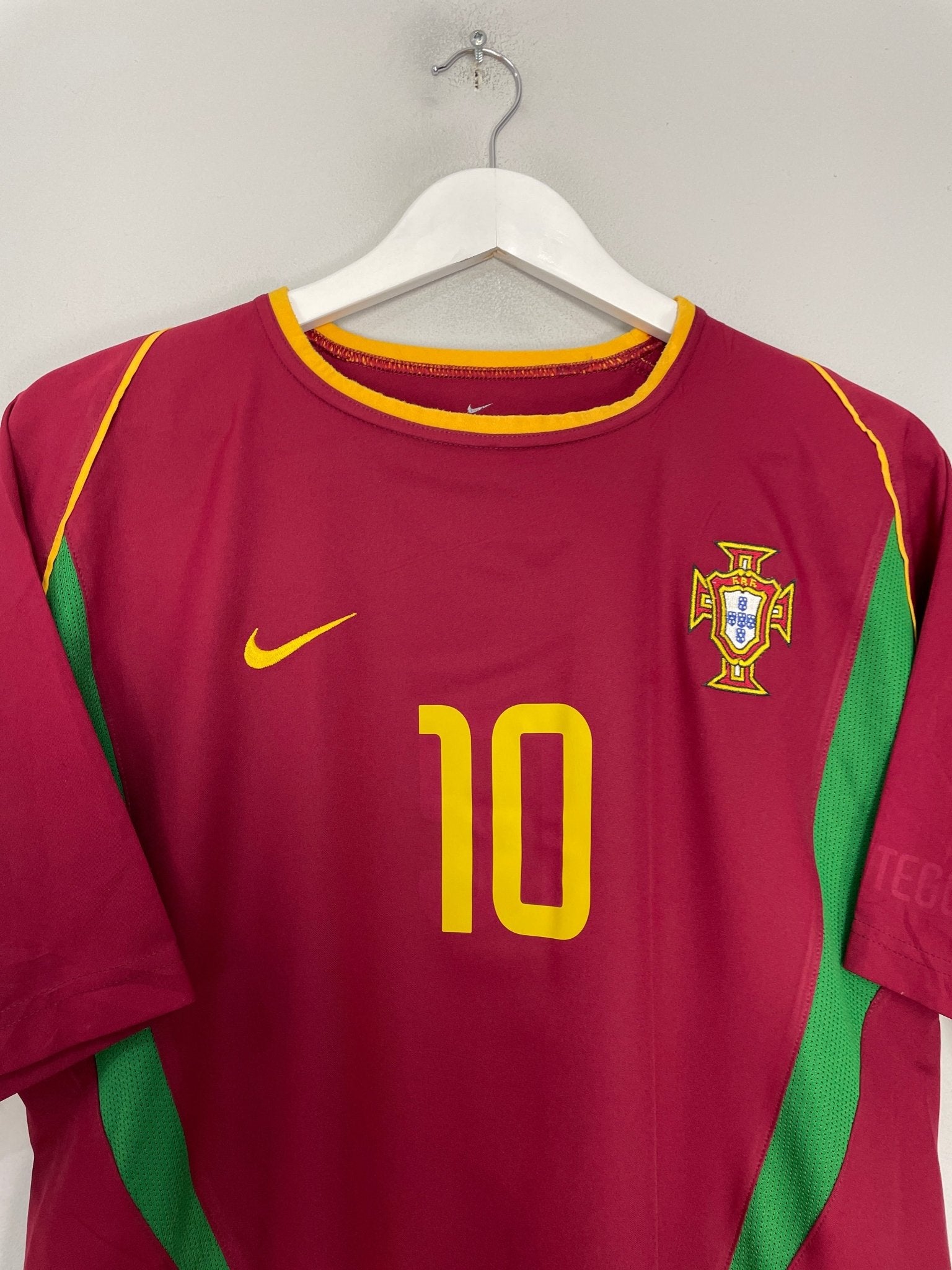 Shop 2002/04 PORTUGAL RUI COSTA #10 HOME SHIRT (M) NIKE, classic football shirts, vintage football shirts & retro soccer jerseys at Cult Kits
