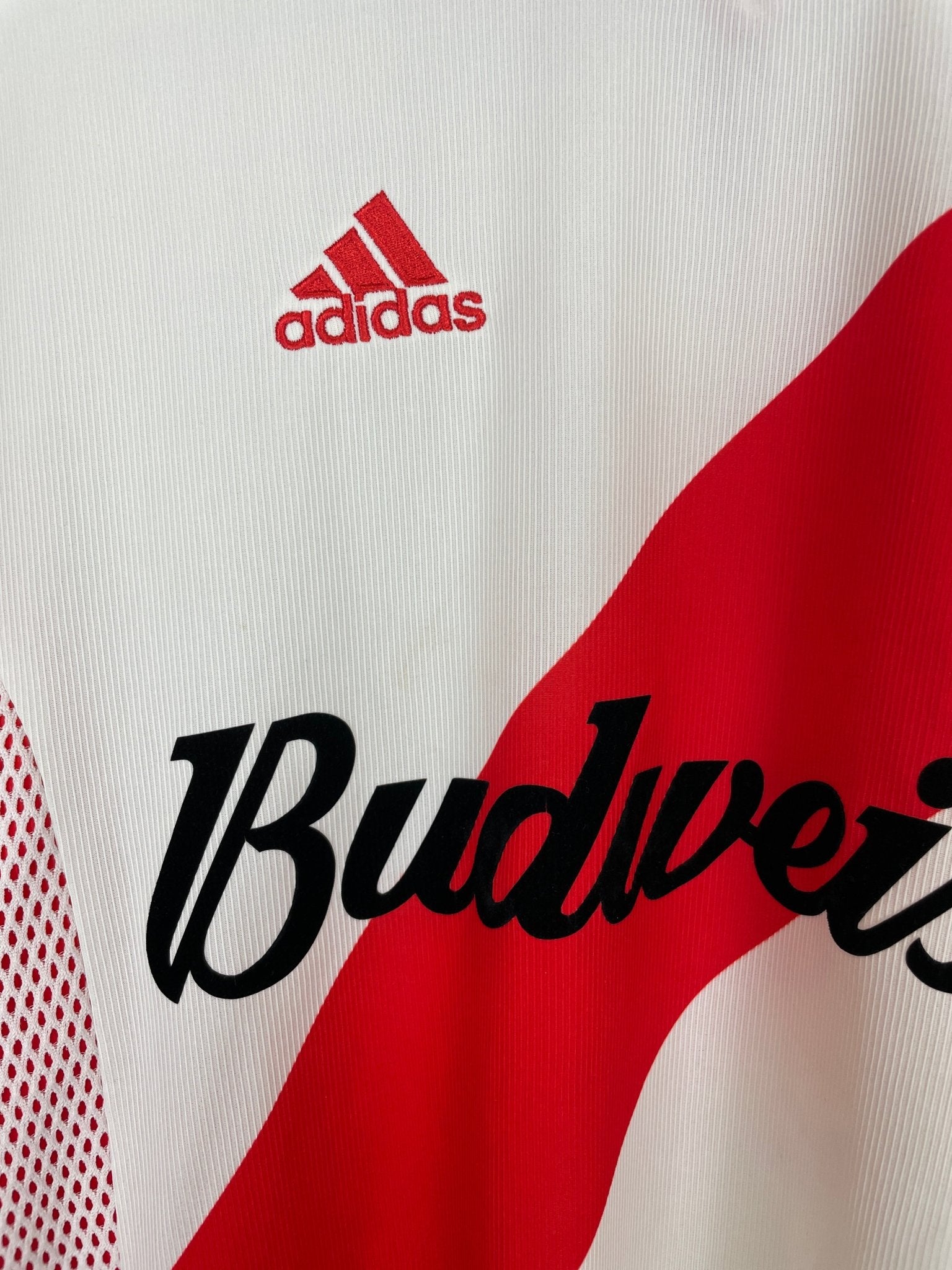 Shop 2002/04 RIVER PLATE HOME SHIRT (M) ADIDAS, classic football shirts, vintage football shirts & retro soccer jerseys at Cult Kits