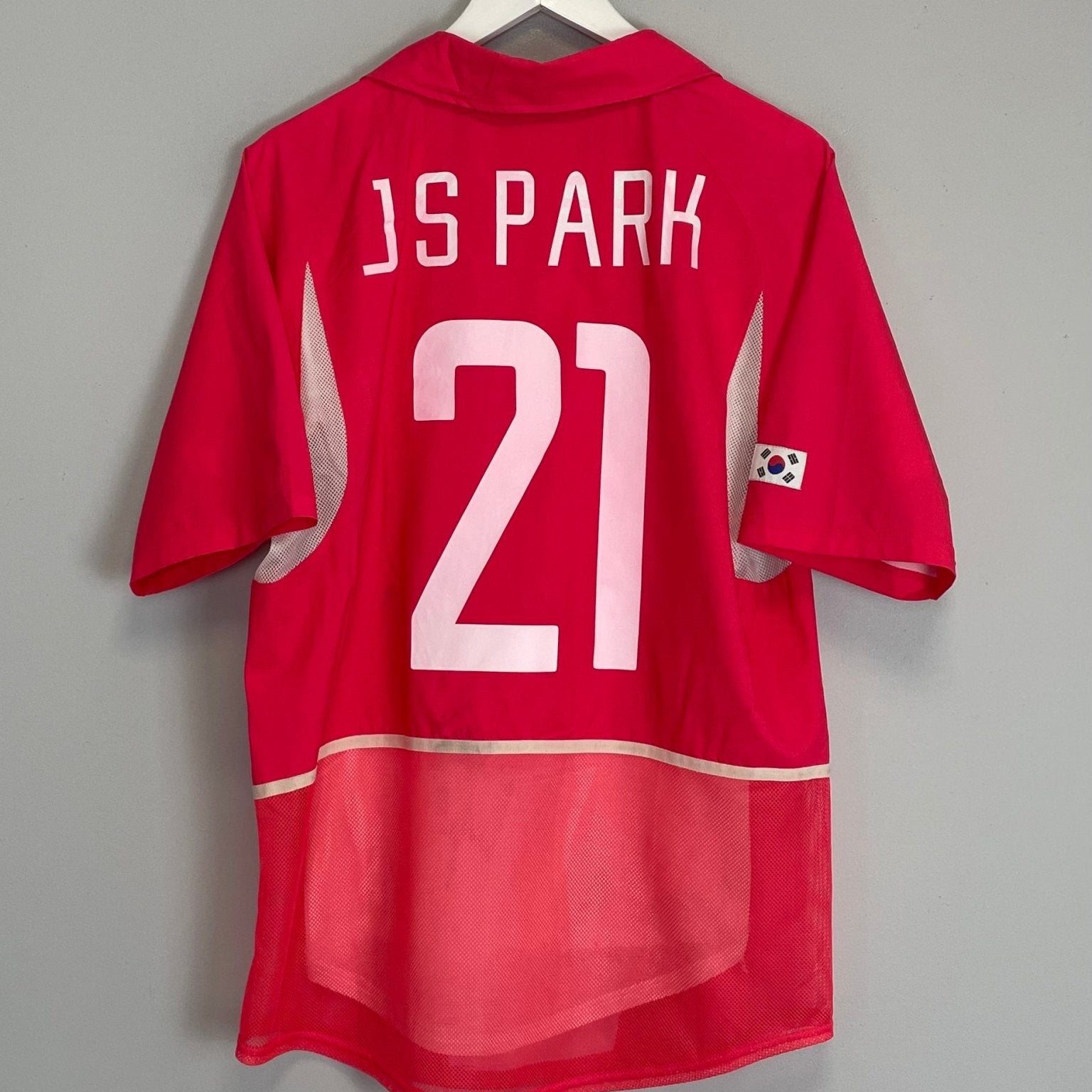 Shop 2002/04 SOUTH KOREA JS PARK #21 *PLAYER ISSUE* HOME SHIRT (M) NIKE, classic football shirts, vintage football shirts & retro soccer jerseys at Cult Kits