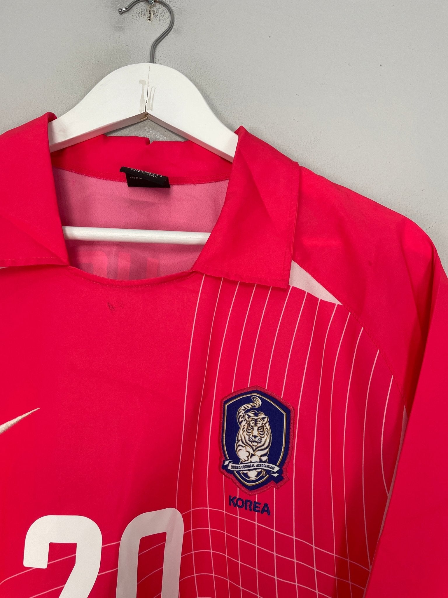 Shop 2002/04 SOUTH KOREA M B HONG #20 HOME SHIRT (L) NIKE, classic football shirts, vintage football shirts & retro soccer jerseys at Cult Kits