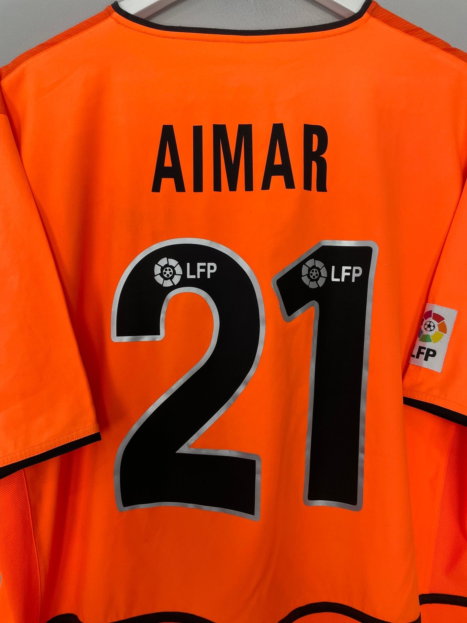 Shop 2002/04 VALENCIA AIMAR #21 AWAY SHIRT (XL) NIKE, classic football shirts, vintage football shirts & retro soccer jerseys at Cult Kits