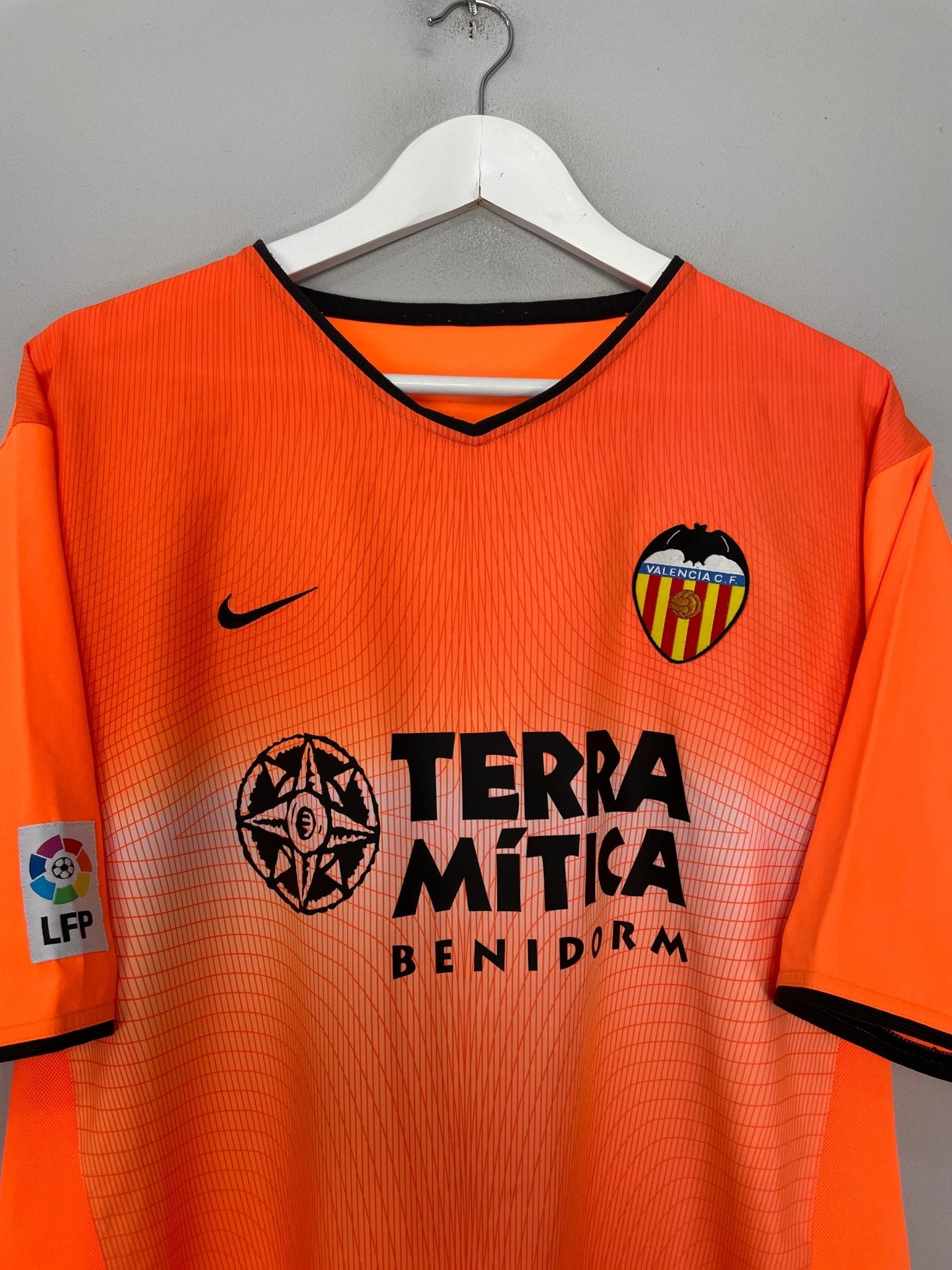 Shop 2002/04 VALENCIA AIMAR #21 AWAY SHIRT (XL) NIKE, classic football shirts, vintage football shirts & retro soccer jerseys at Cult Kits