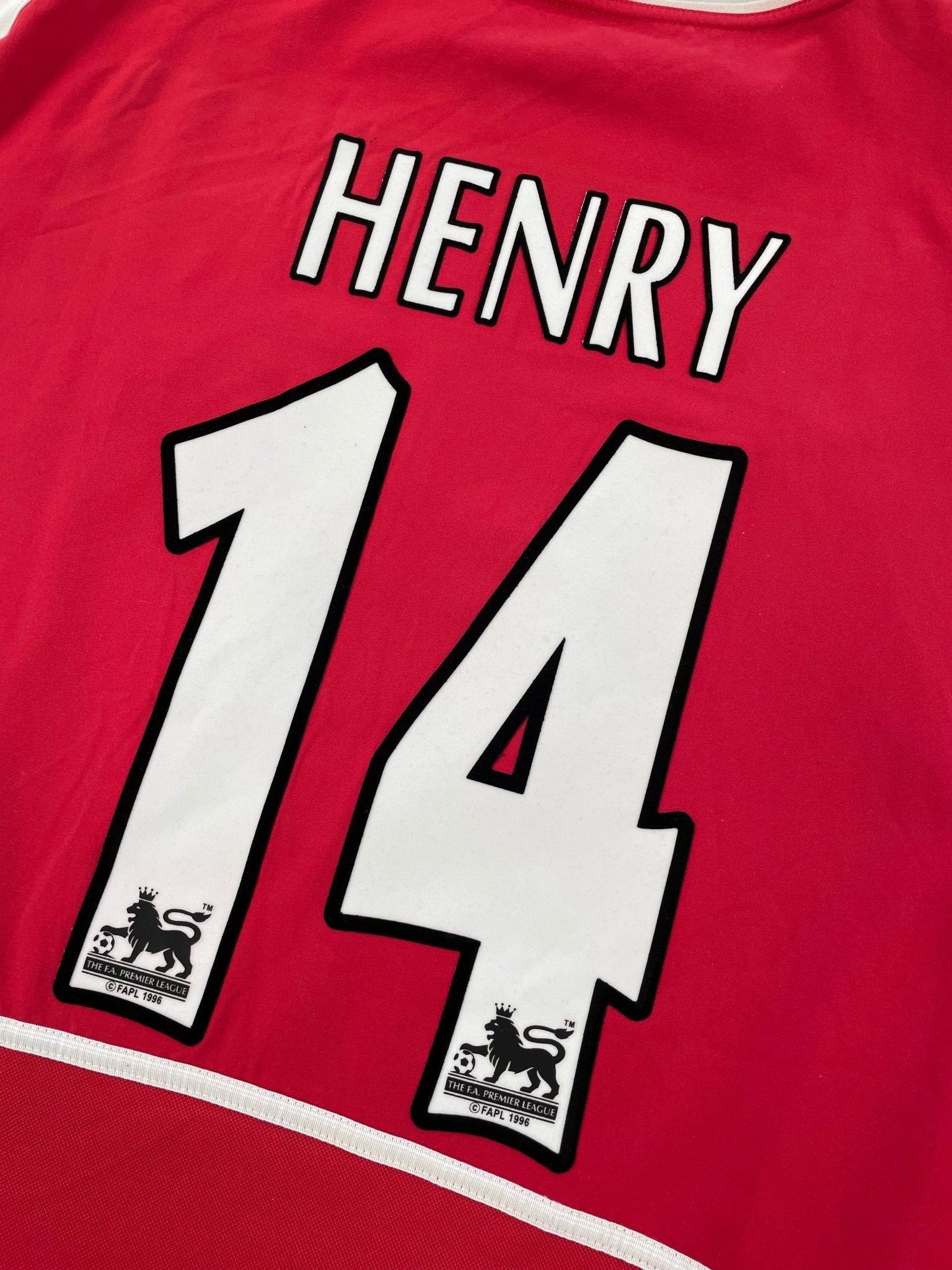 Buy 2002/2004 Arsenal Henry 14 Home Shirt (XL) Nike ~ Free worldwide shipping ~ Authentic Vintage Football Shirts from Cult Kits