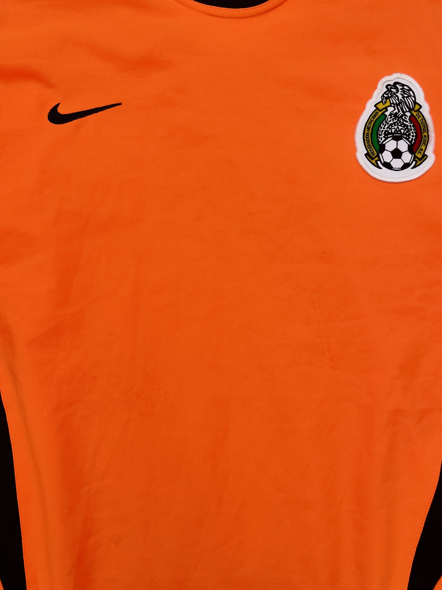 Buy 2003 Mexico GK Shirt (L) Nike ~ Free worldwide shipping ~ Authentic Vintage Football Shirts from Cult Kits