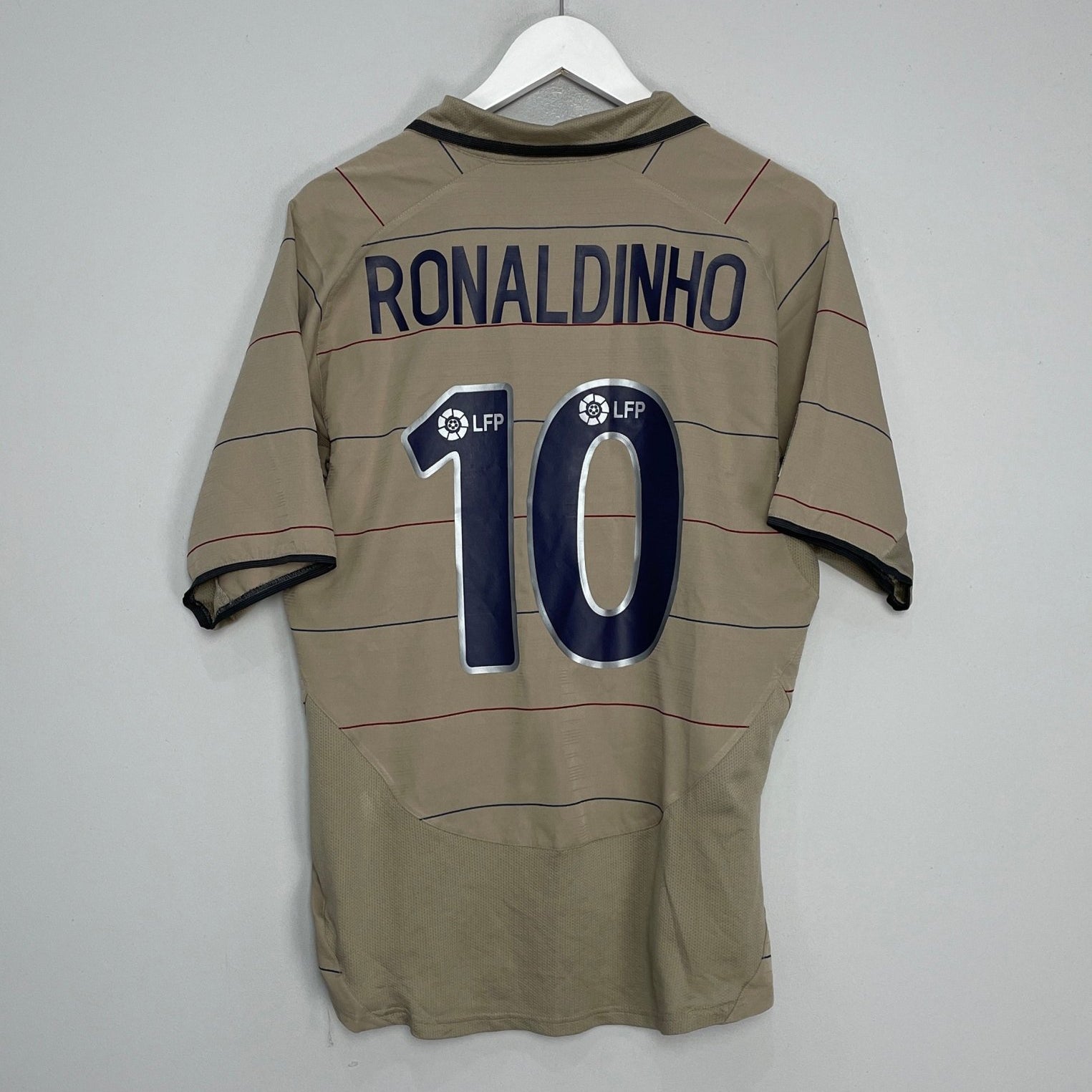 Shop 2003/04 BARCELONA RONALDINHO #10 AWAY SHIRT (M) NIKE, classic football shirts, vintage football shirts & retro soccer jerseys at Cult Kits
