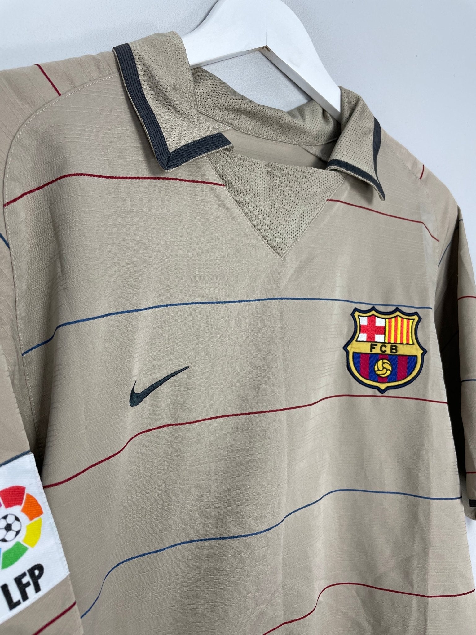 Shop 2003/04 BARCELONA RONALDINHO #10 AWAY SHIRT (M) NIKE, classic football shirts, vintage football shirts & retro soccer jerseys at Cult Kits