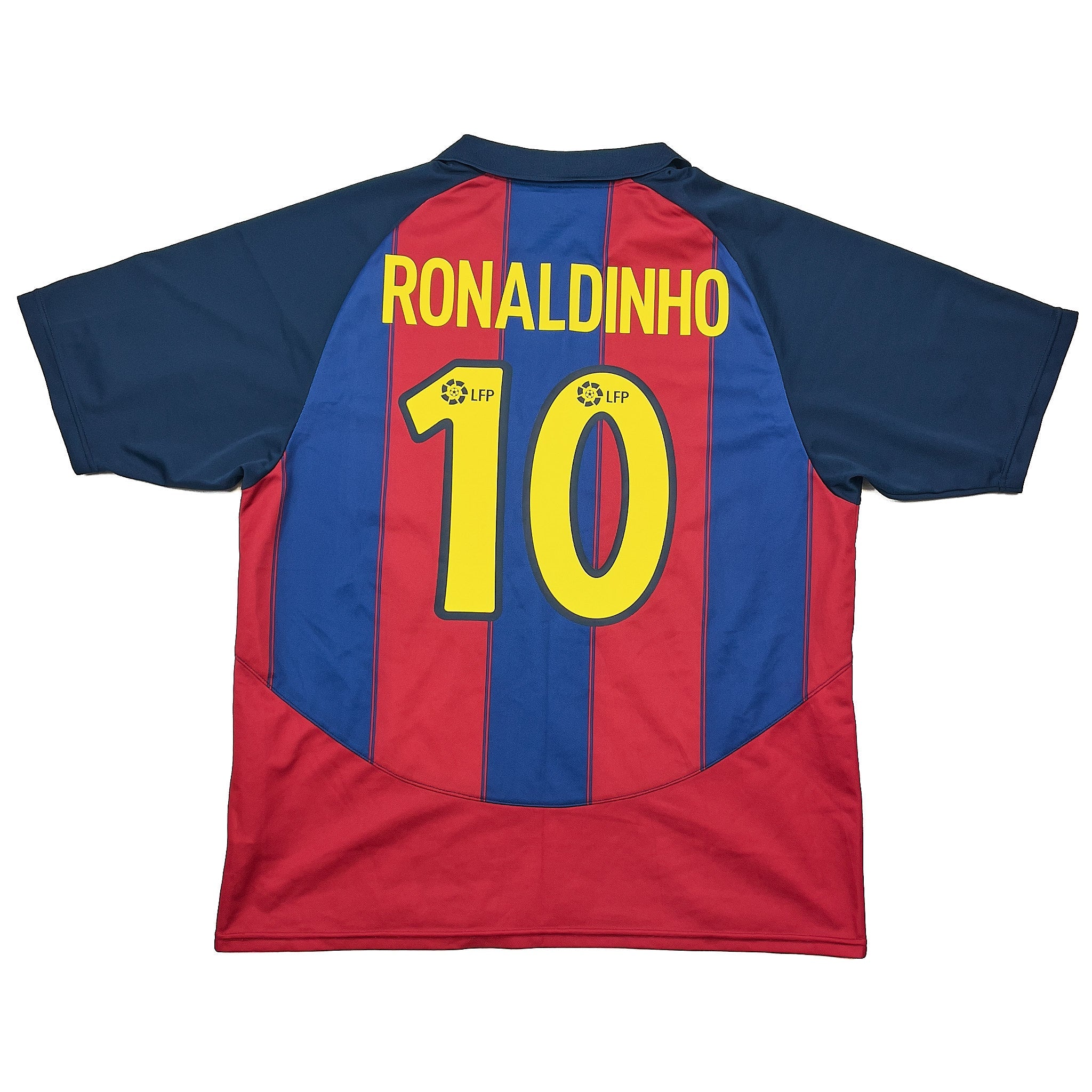 Buy 2003/04 Barcelona Ronaldinho 10 Home Shirt (L) Nike Basic ~ Free worldwide shipping available ~ Authentic Vintage Football Shirts from Cult Kits