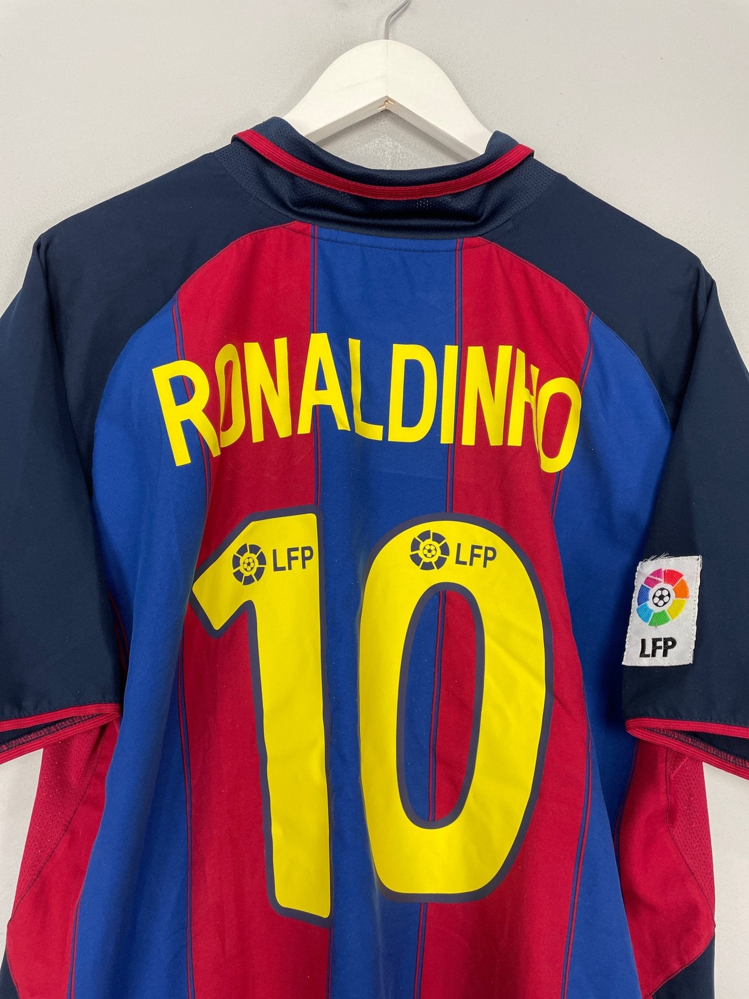 Shop 2003/04 BARCELONA RONALDINHO #10 HOME SHIRT (XL) NIKE, classic football shirts, vintage football shirts & retro soccer jerseys at Cult Kits