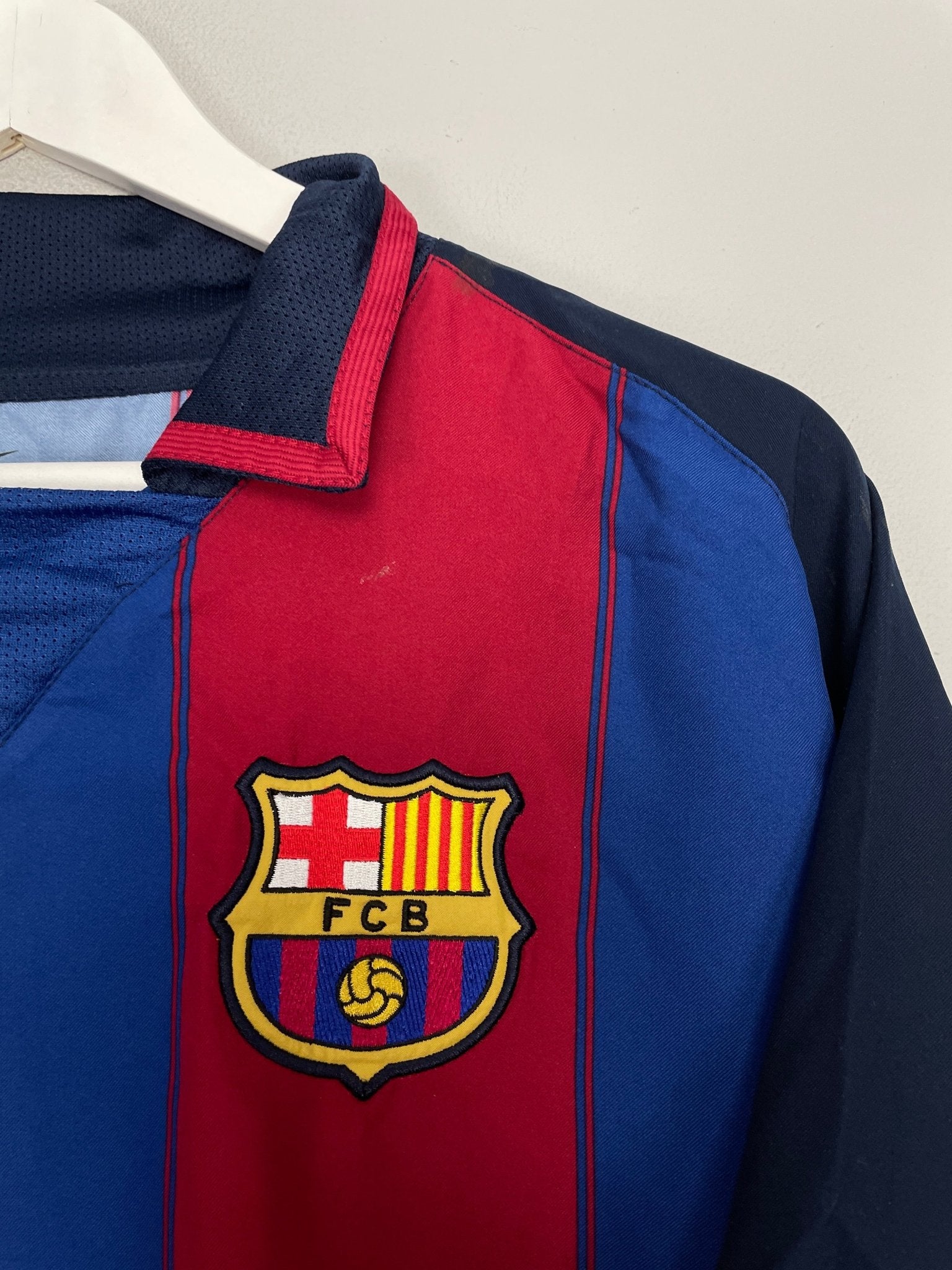 Shop 2003/04 BARCELONA RONALDINHO #80 HOME SHIRT (L) NIKE, classic football shirts, vintage football shirts & retro soccer jerseys at Cult Kits