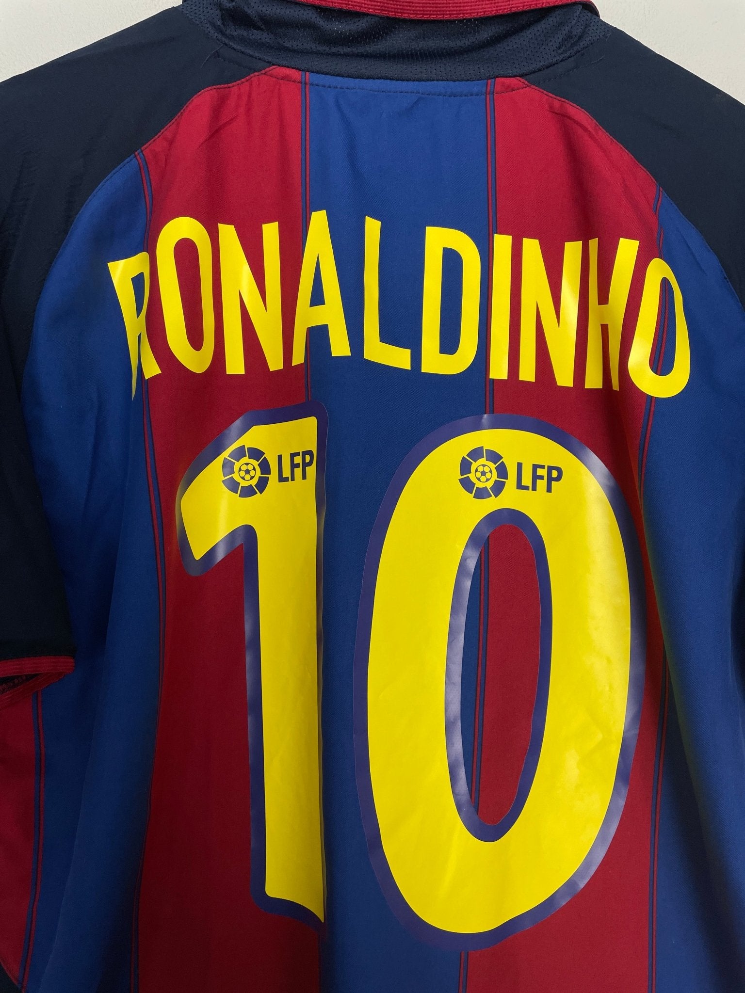 Shop 2003/04 BARCELONA RONALDINHO #80 HOME SHIRT (L) NIKE, classic football shirts, vintage football shirts & retro soccer jerseys at Cult Kits