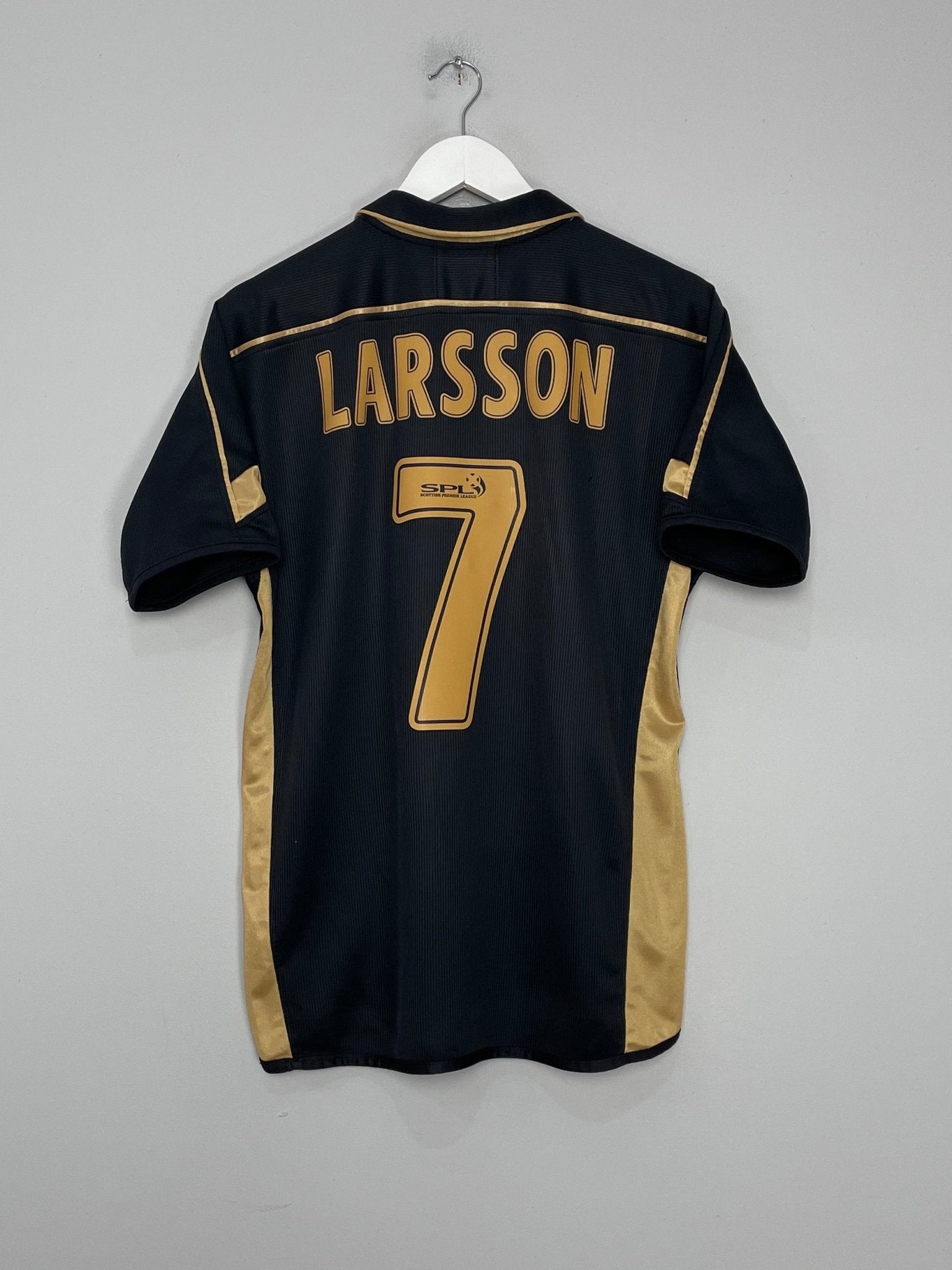 Shop 2003/04 CELTIC LARSSON #7 AWAY SHIRT (M) UMBRO, classic football shirts, vintage football shirts & retro soccer jerseys at Cult Kits