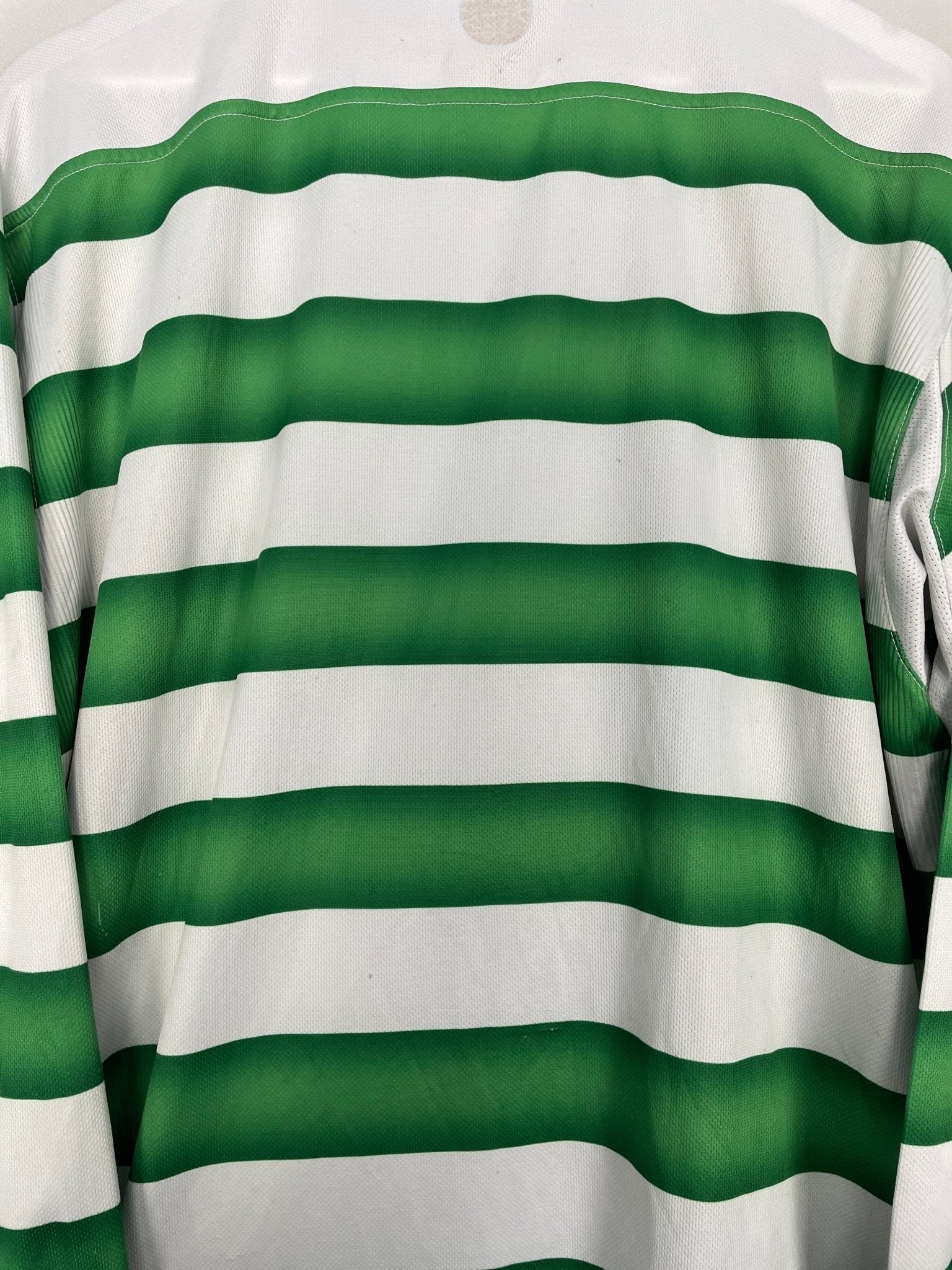 Shop 2003/04 CELTIC L/S HOME SHIRT (XL) UMBRO, classic football shirts, vintage football shirts & retro soccer jerseys at Cult Kits