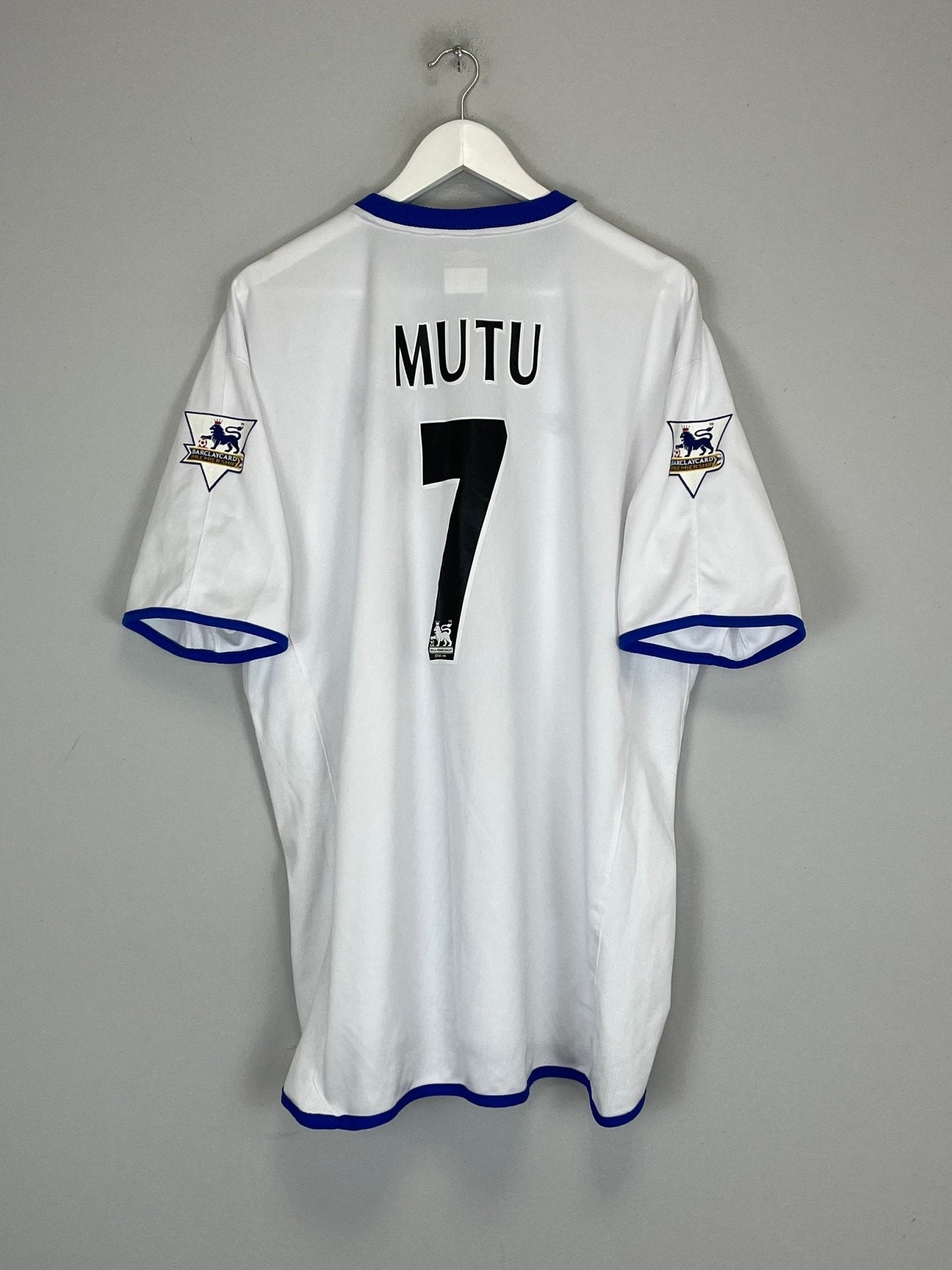 Shop 2003/04 CHELSEA MUTU #7 AWAY SHIRT (XXL) UMBRO, classic football shirts, vintage football shirts & retro soccer jerseys at Cult Kits