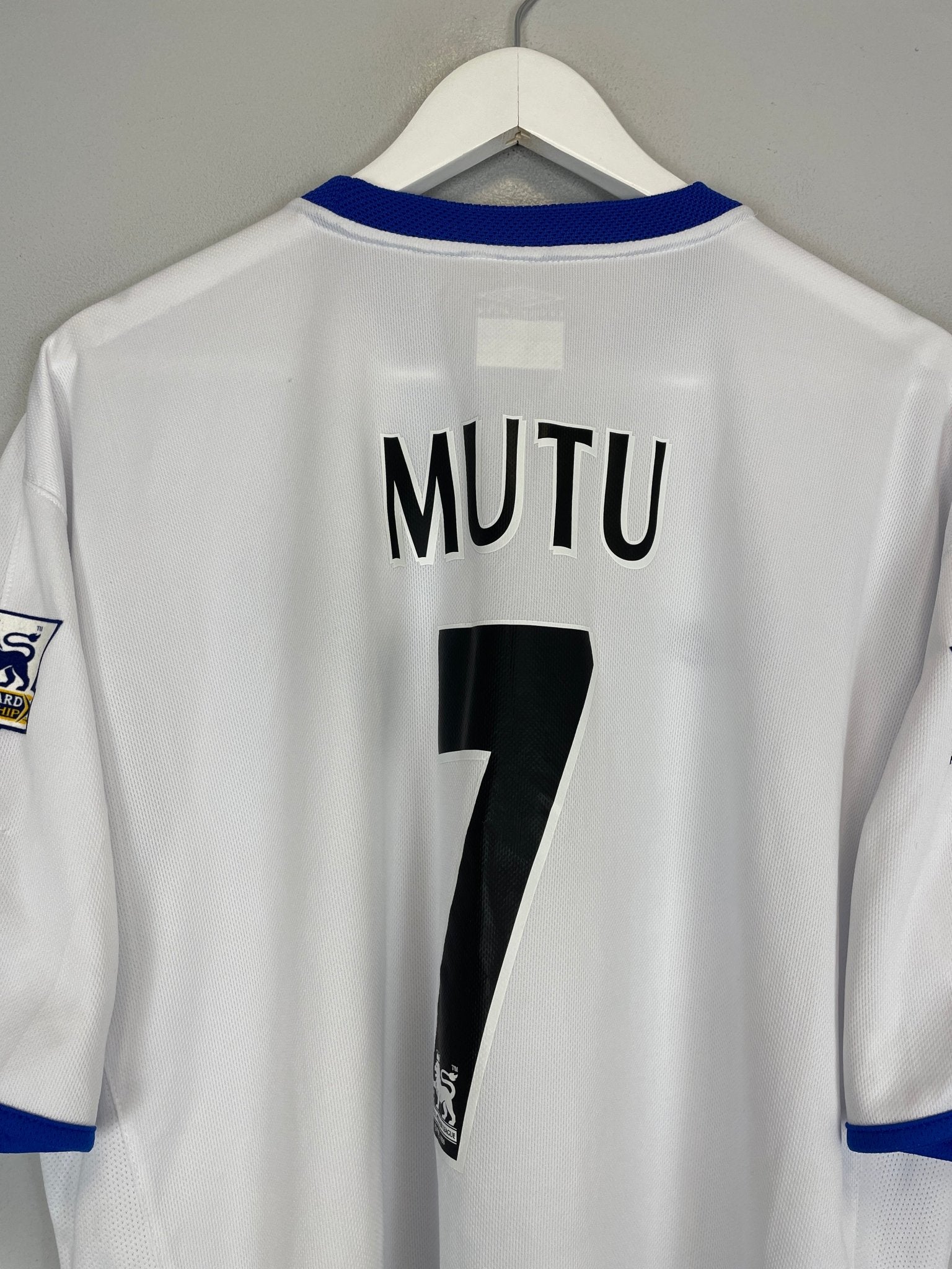 Shop 2003/04 CHELSEA MUTU #7 AWAY SHIRT (XXL) UMBRO, classic football shirts, vintage football shirts & retro soccer jerseys at Cult Kits