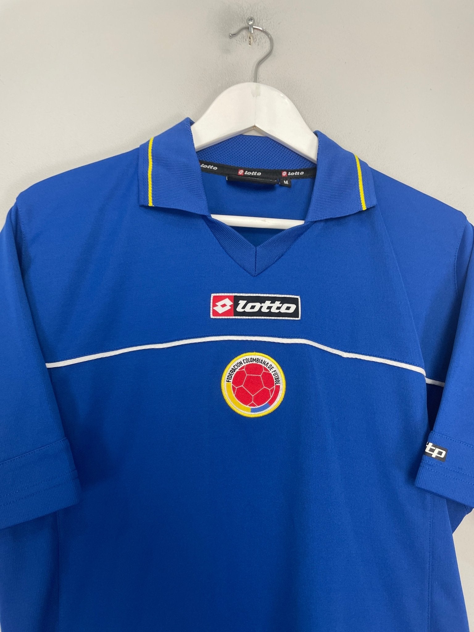 Shop 2003/04 COLOMBIA AWAY SHIRT (M) LOTTO, classic football shirts, vintage football shirts & retro soccer jerseys at Cult Kits