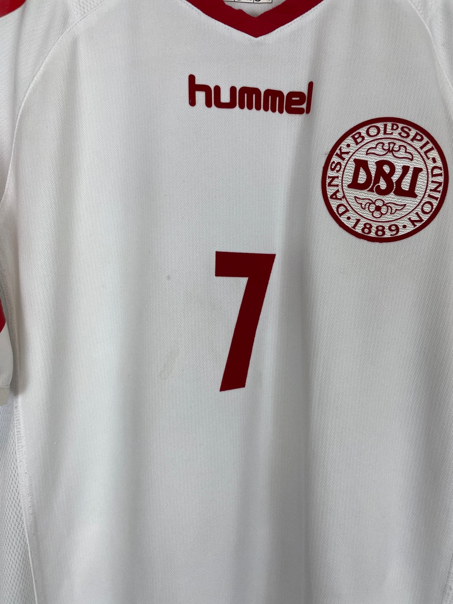 Shop 2003/04 DENMARK GRAVESON #7 AWAY SHIRT (M) HUMMEL, classic football shirts, vintage football shirts & retro soccer jerseys at Cult Kits
