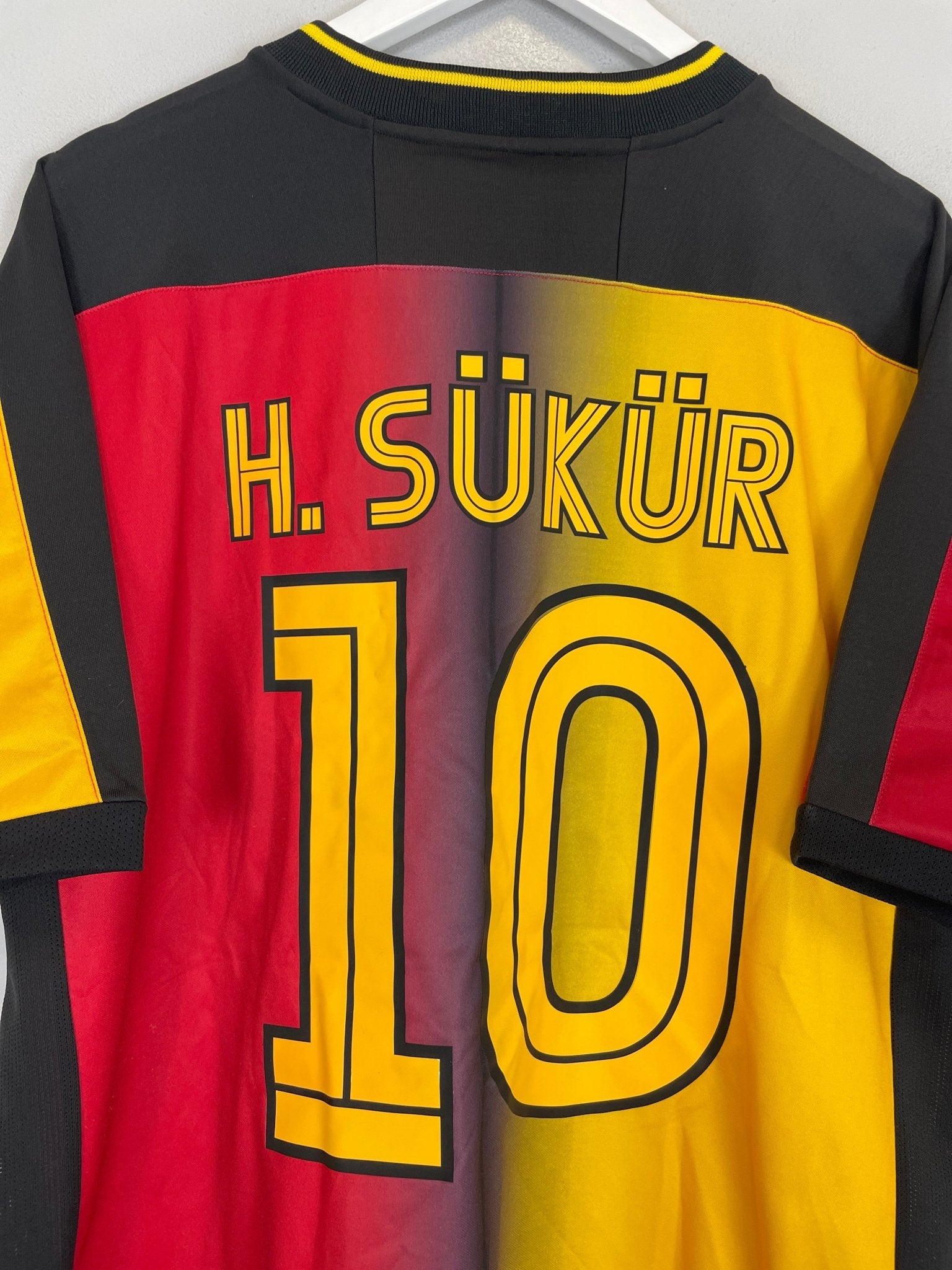 Shop 2003/04 GALATASARAY H.SUKER #10 HOME SHIRT (XL) UMBRO, classic football shirts, vintage football shirts & retro soccer jerseys at Cult Kits