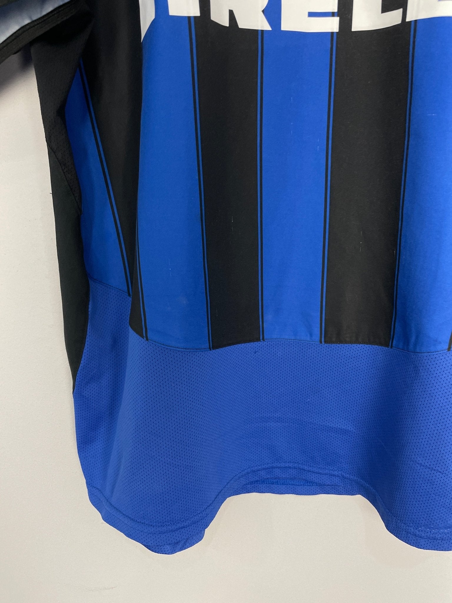 Shop 2003/04 INTER MILAN ADRIANO #10 HOME SHIRT (L) NIKE, classic football shirts, vintage football shirts & retro soccer jerseys at Cult Kits