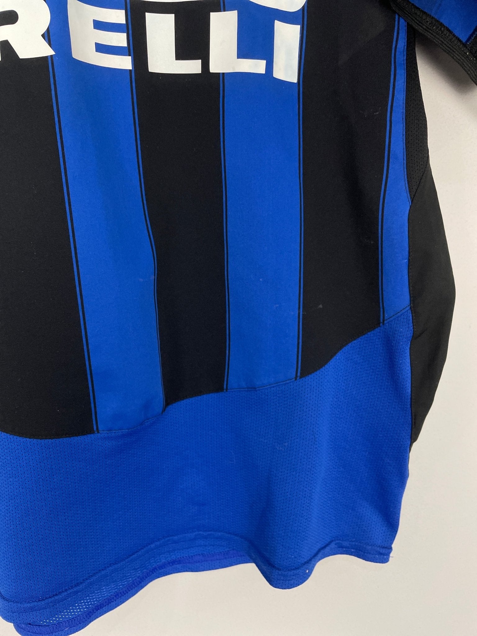 Shop 2003/04 INTER MILAN VIERI #32 HOME SHIRT (M) NIKE, classic football shirts, vintage football shirts & retro soccer jerseys at Cult Kits