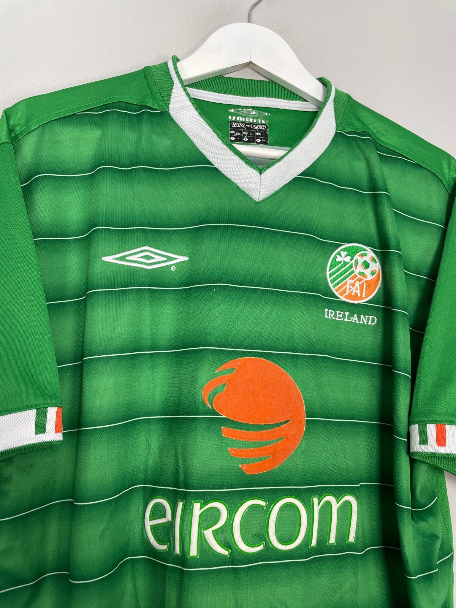 Shop 2003/04 IRELAND HOME SHIRT (L) UMBRO, classic football shirts, vintage football shirts & retro soccer jerseys at Cult Kits