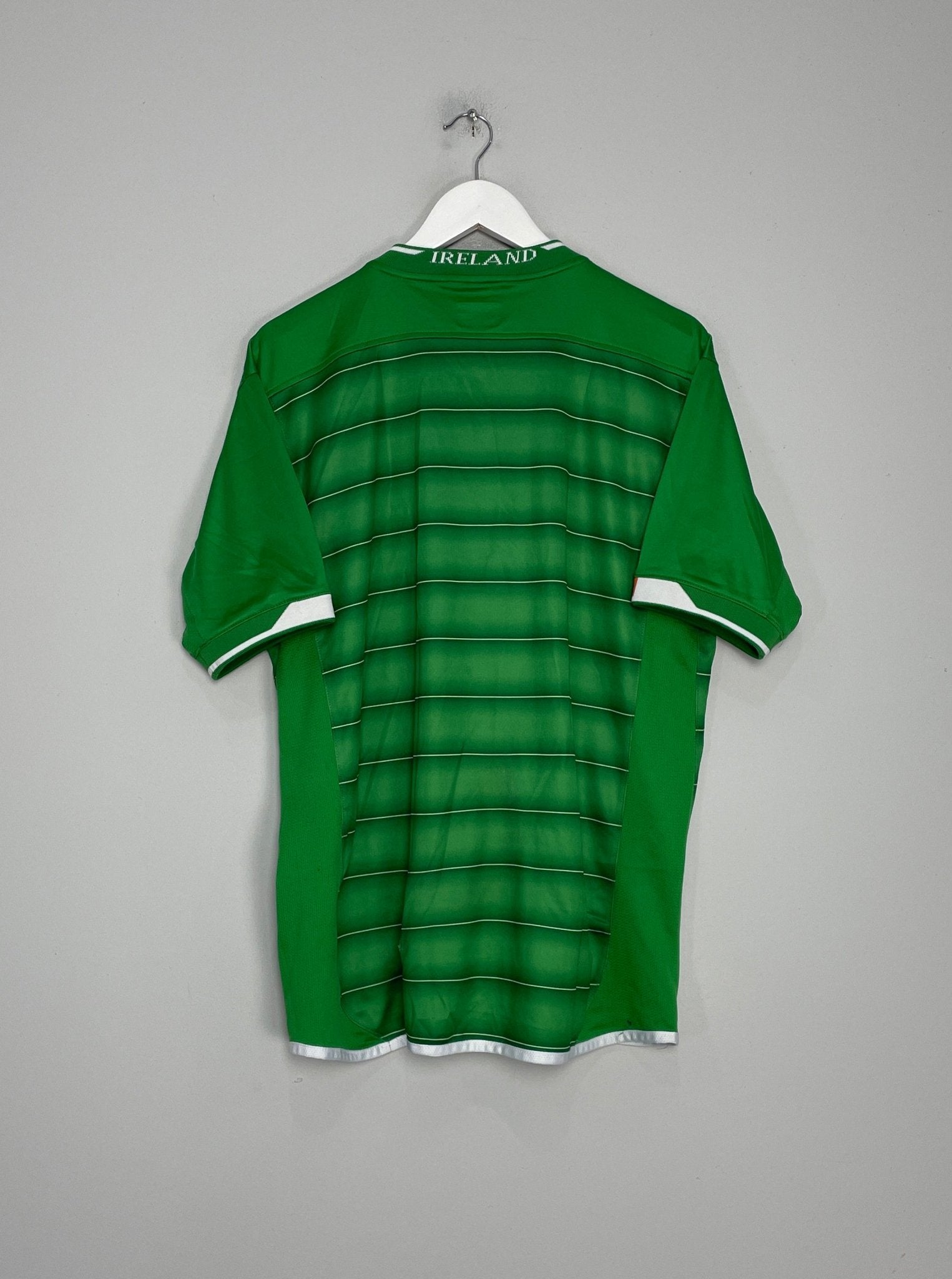 Shop 2003/04 IRELAND HOME SHIRT (L) UMBRO, classic football shirts, vintage football shirts & retro soccer jerseys at Cult Kits