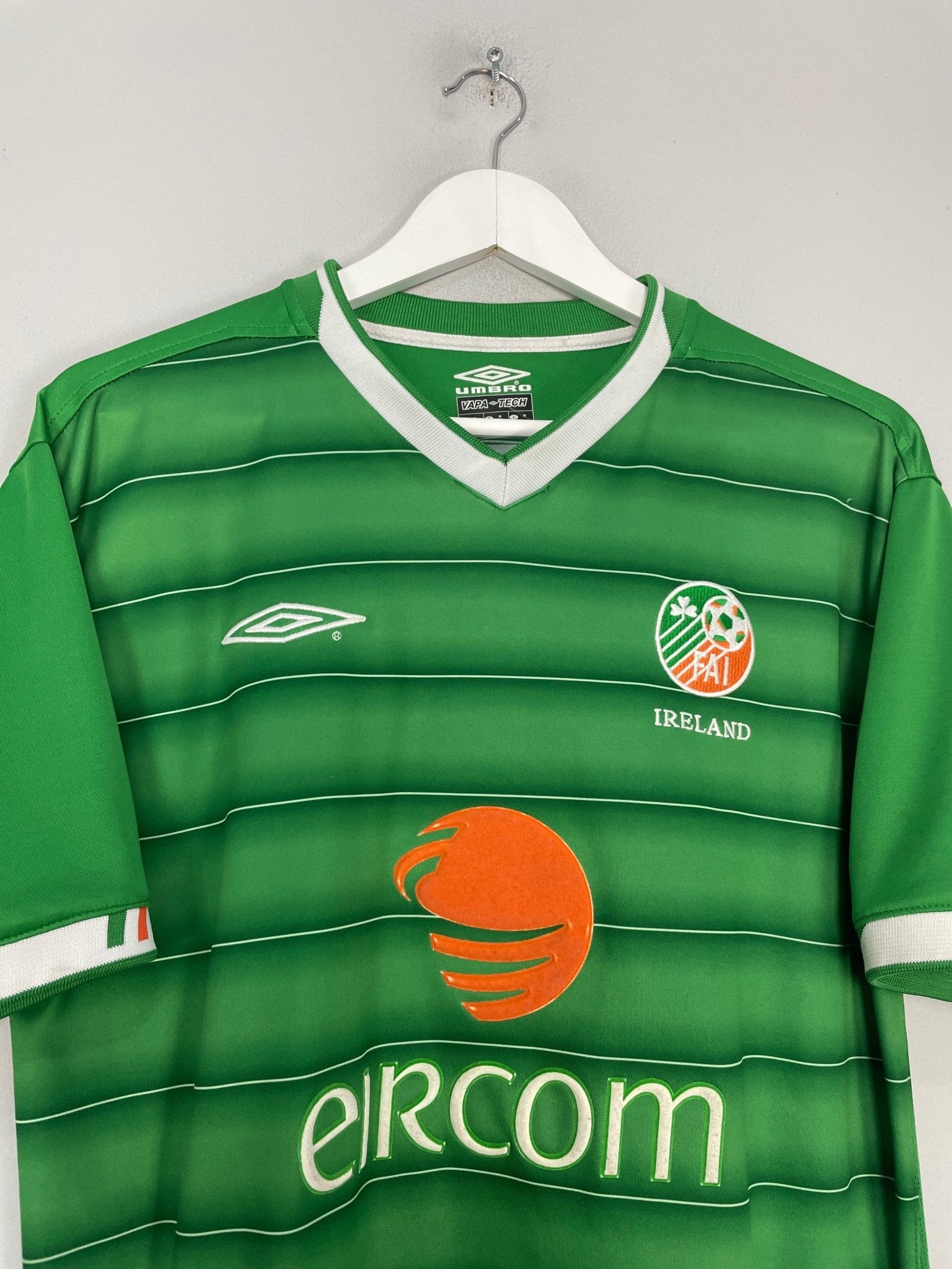 Shop 2003/04 IRELAND HOME SHIRT (M) UMBRO, classic football shirts, vintage football shirts & retro soccer jerseys at Cult Kits