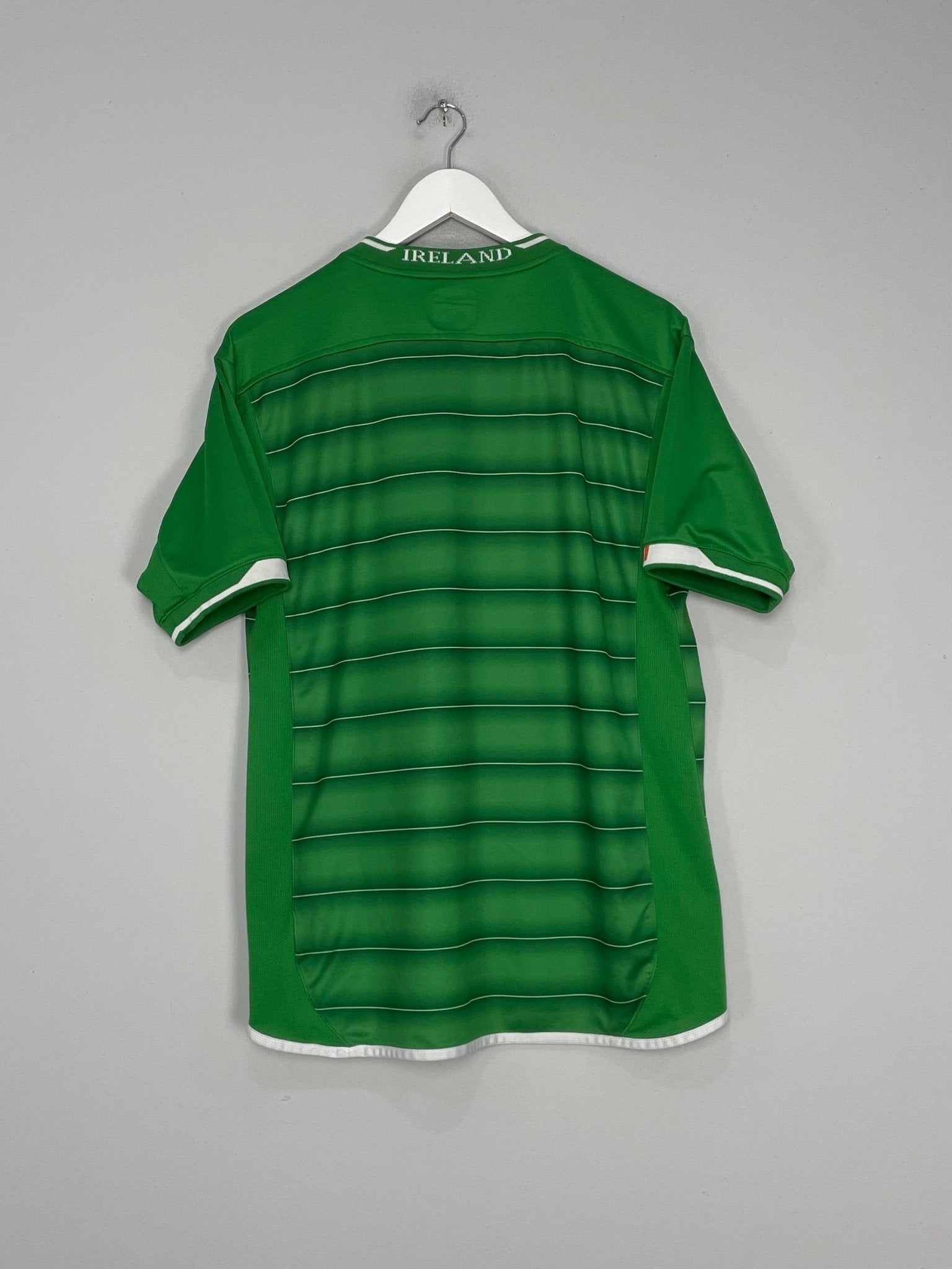 Shop 2003/04 IRELAND HOME SHIRT (M) UMBRO, classic football shirts, vintage football shirts & retro soccer jerseys at Cult Kits