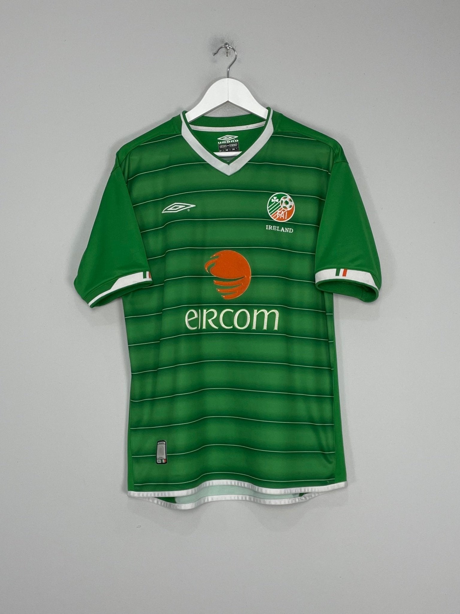 Shop 2003/04 IRELAND HOME SHIRT (M) UMBRO, classic football shirts, vintage football shirts & retro soccer jerseys at Cult Kits