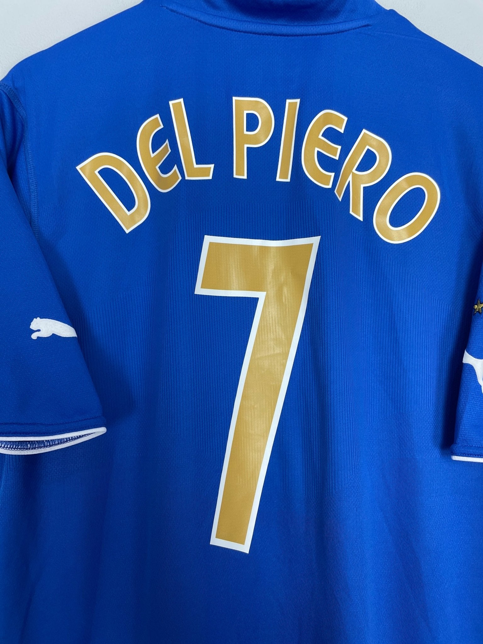 Shop 2003/04 ITALY DEL PIERO #10 HOME SHIRT (L) PUMA, classic football shirts, vintage football shirts & retro soccer jerseys at Cult Kits