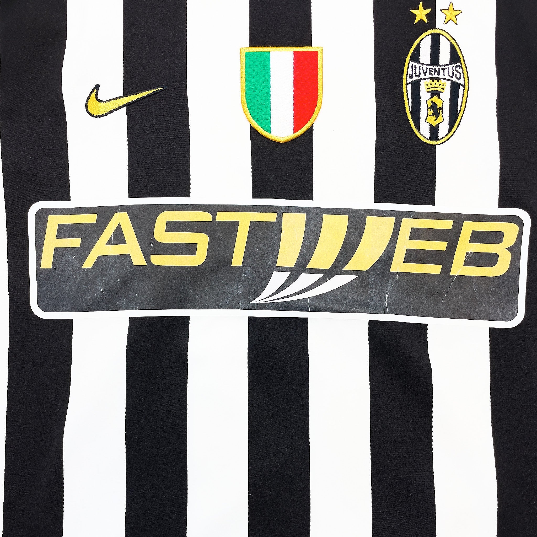Buy 2003/04 Juventus Davids 26 L/S Home Shirt (M) Nike ~ Free worldwide shipping ~ Authentic Vintage Football Shirts from Cult Kits