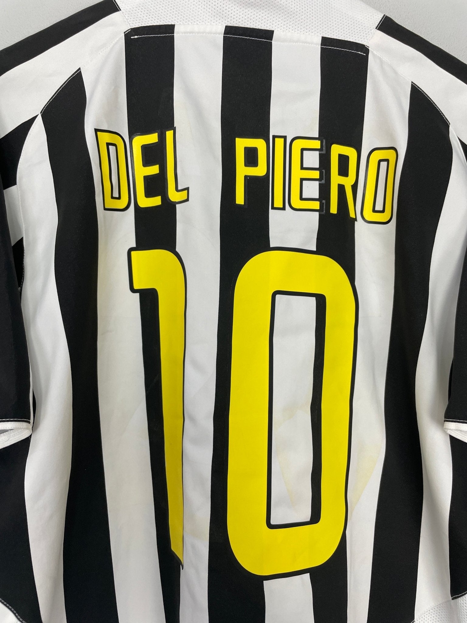 Shop 2003/04 JUVENTUS DEL PIERO #10 HOME SHIRT (L) NIKE, classic football shirts, vintage football shirts & retro soccer jerseys at Cult Kits